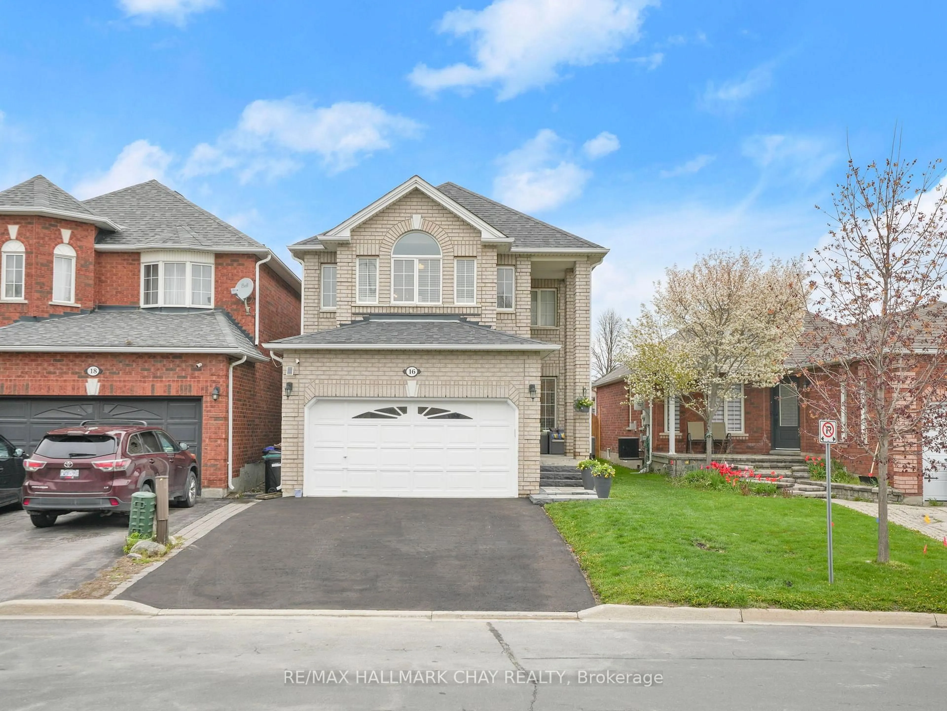 Home with brick exterior material, street for 16 Preston Ave, New Tecumseth Ontario L9R 1Y6