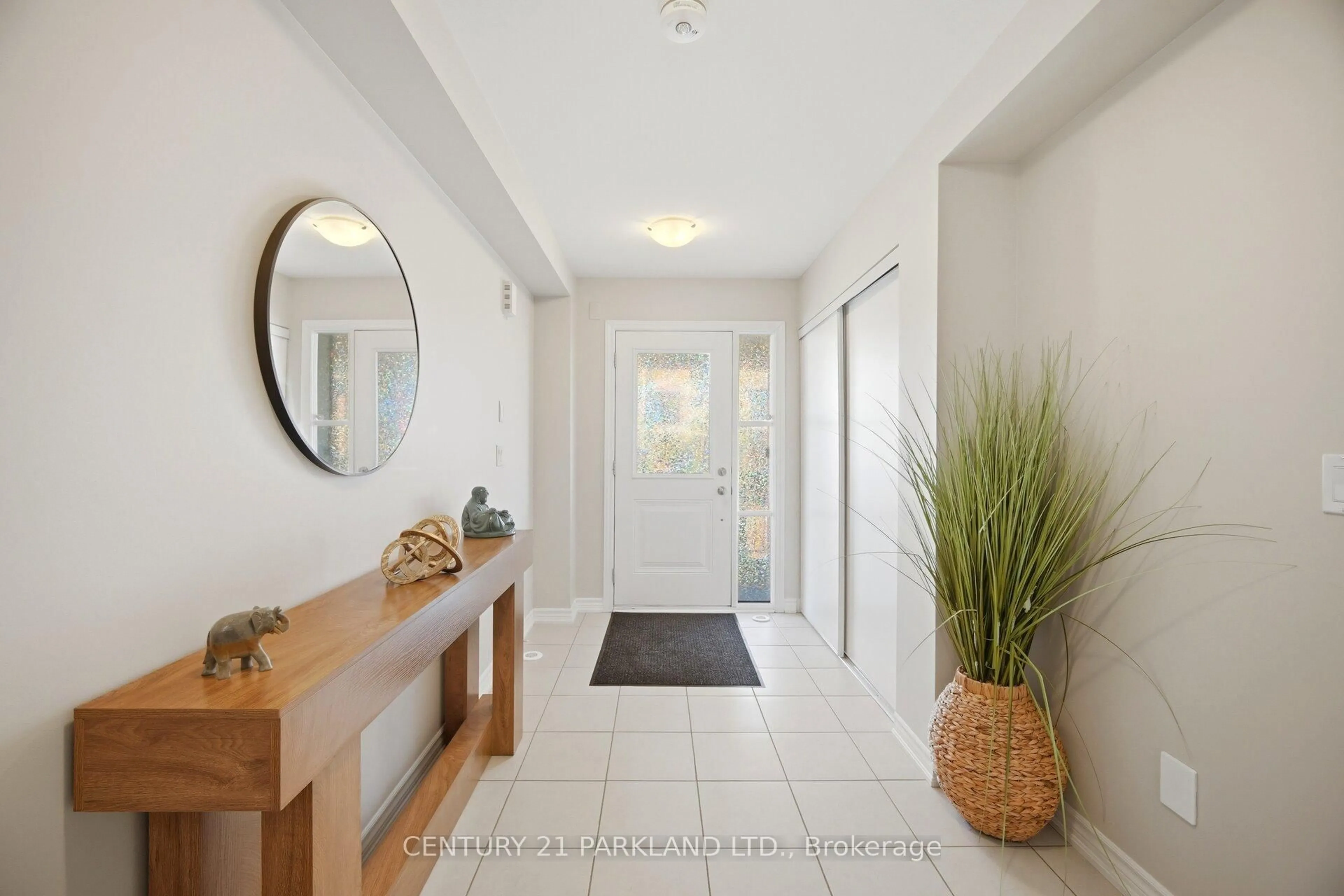 Indoor entryway for 18 Wimshaw Lane, Whitchurch-Stouffville Ontario L4A 8B7