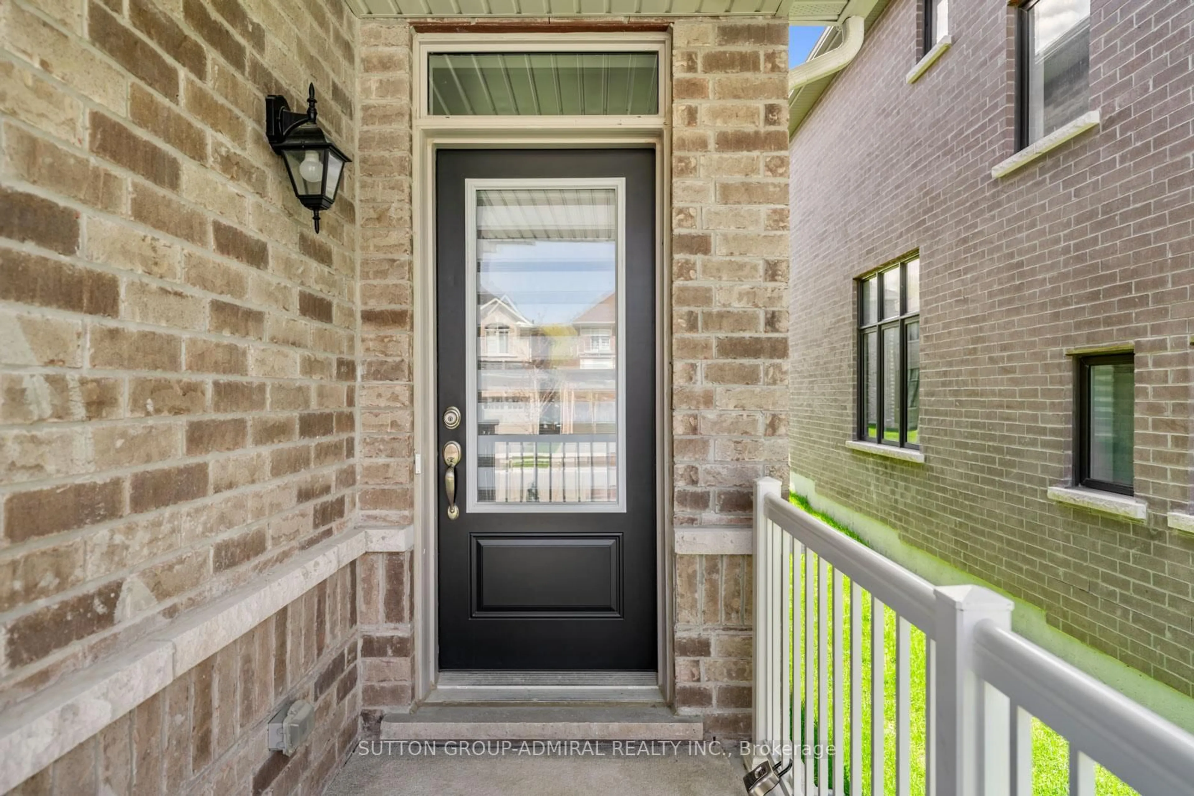 Indoor entryway for 1285 Davis Loop, Innisfil Ontario L0L 1W0