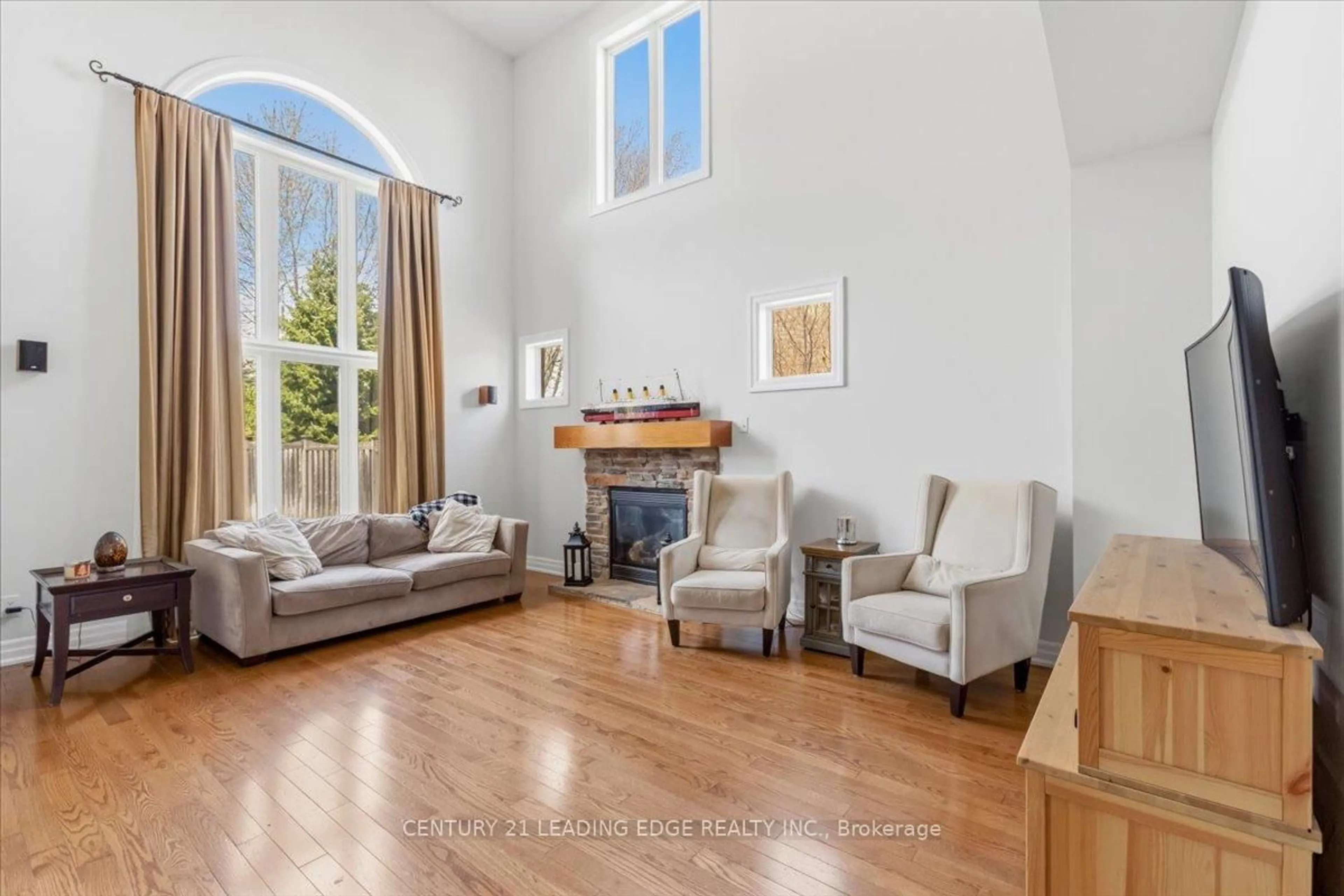 Living room with furniture, unknown for 55 CAMPBELL Dr, Uxbridge Ontario L9P 0B3