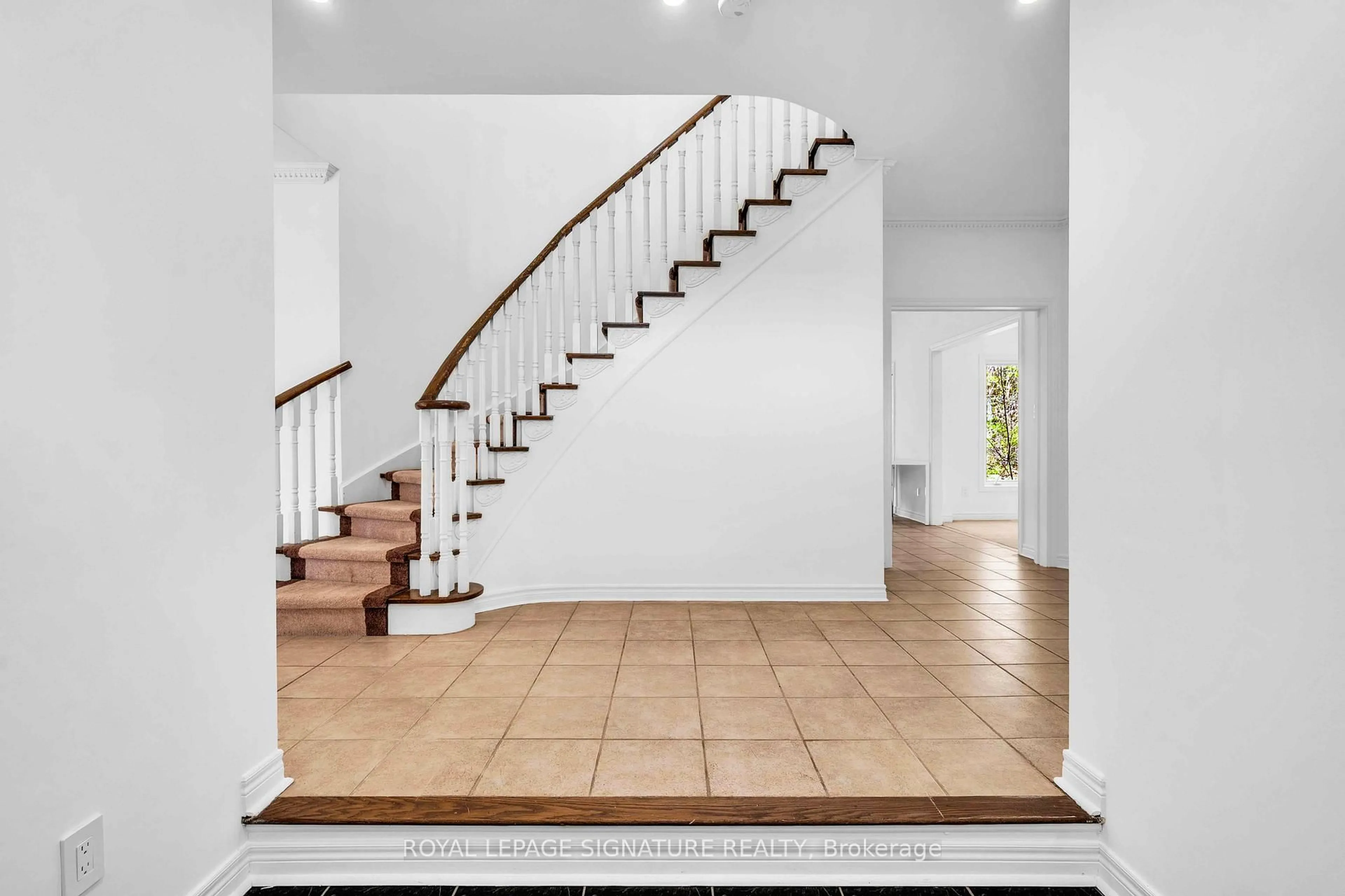 Unknown for 250 Laurentian Blvd, Vaughan Ontario L6A 2V3