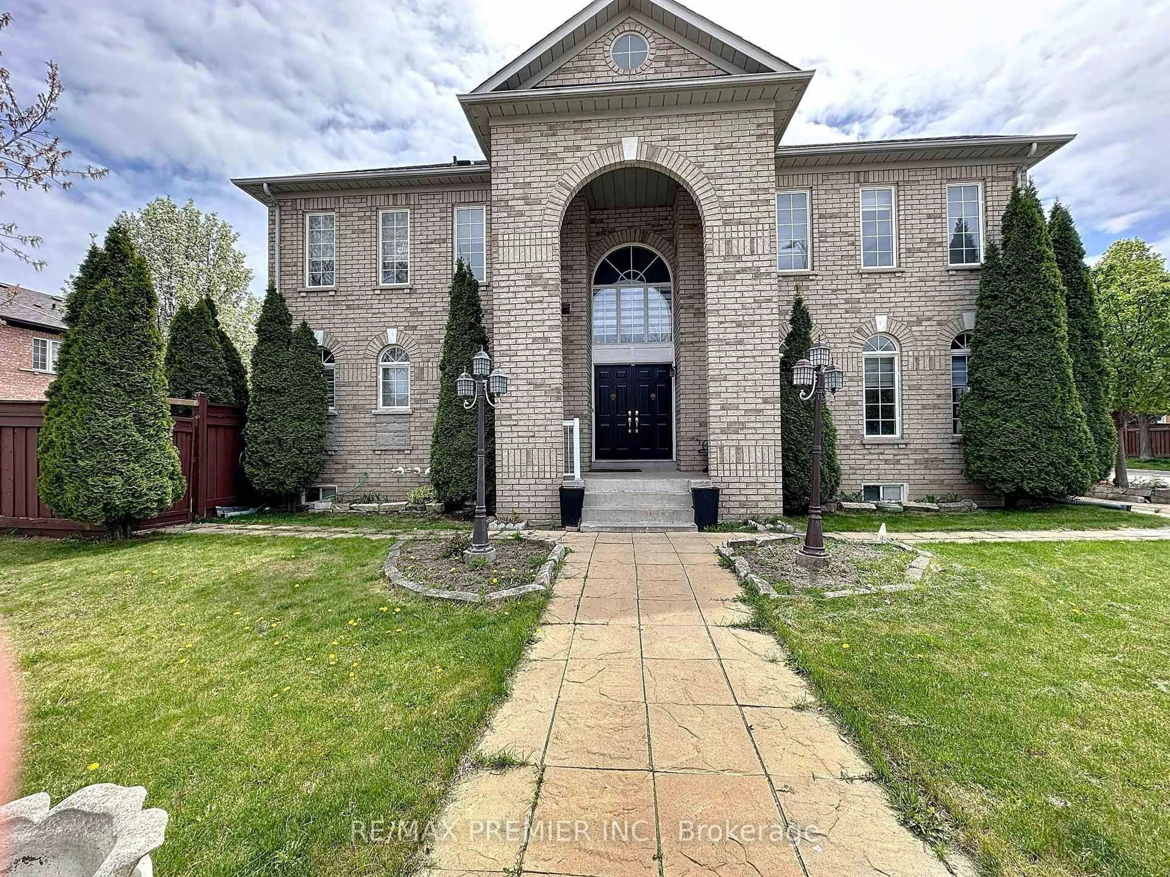Home with brick exterior material, building for 129 Ledge Rock Dr, Vaughan Ontario L4H 2G7