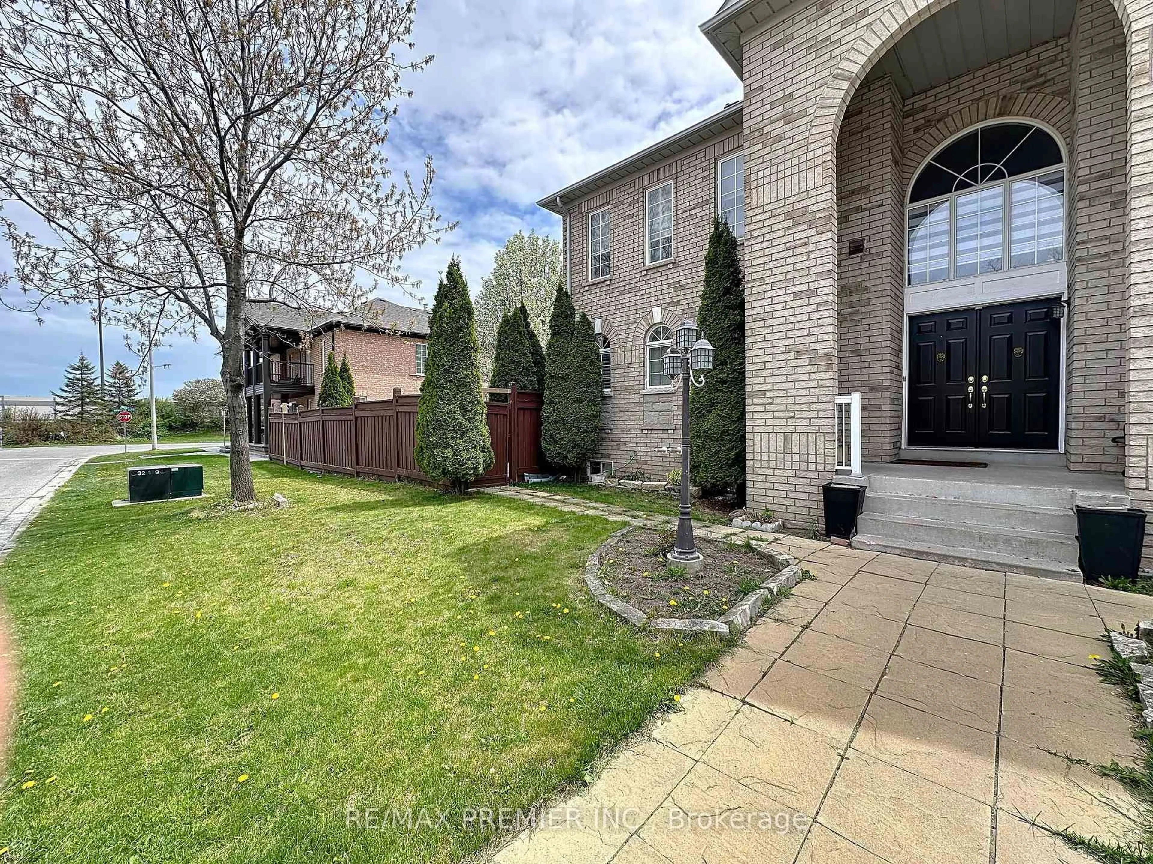 Unknown for 129 Ledge Rock Dr, Vaughan Ontario L4H 2G7