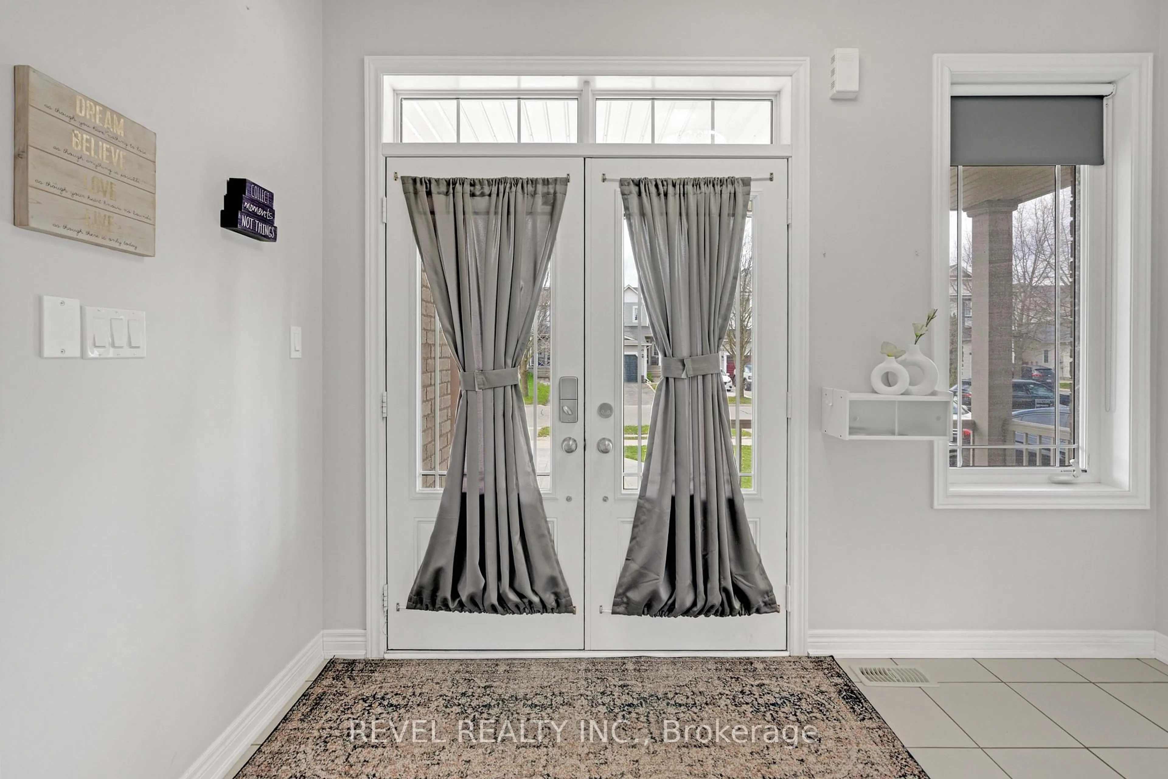 Indoor entryway for 89 Mccurdy Dr, New Tecumseth Ontario L0G 1W0