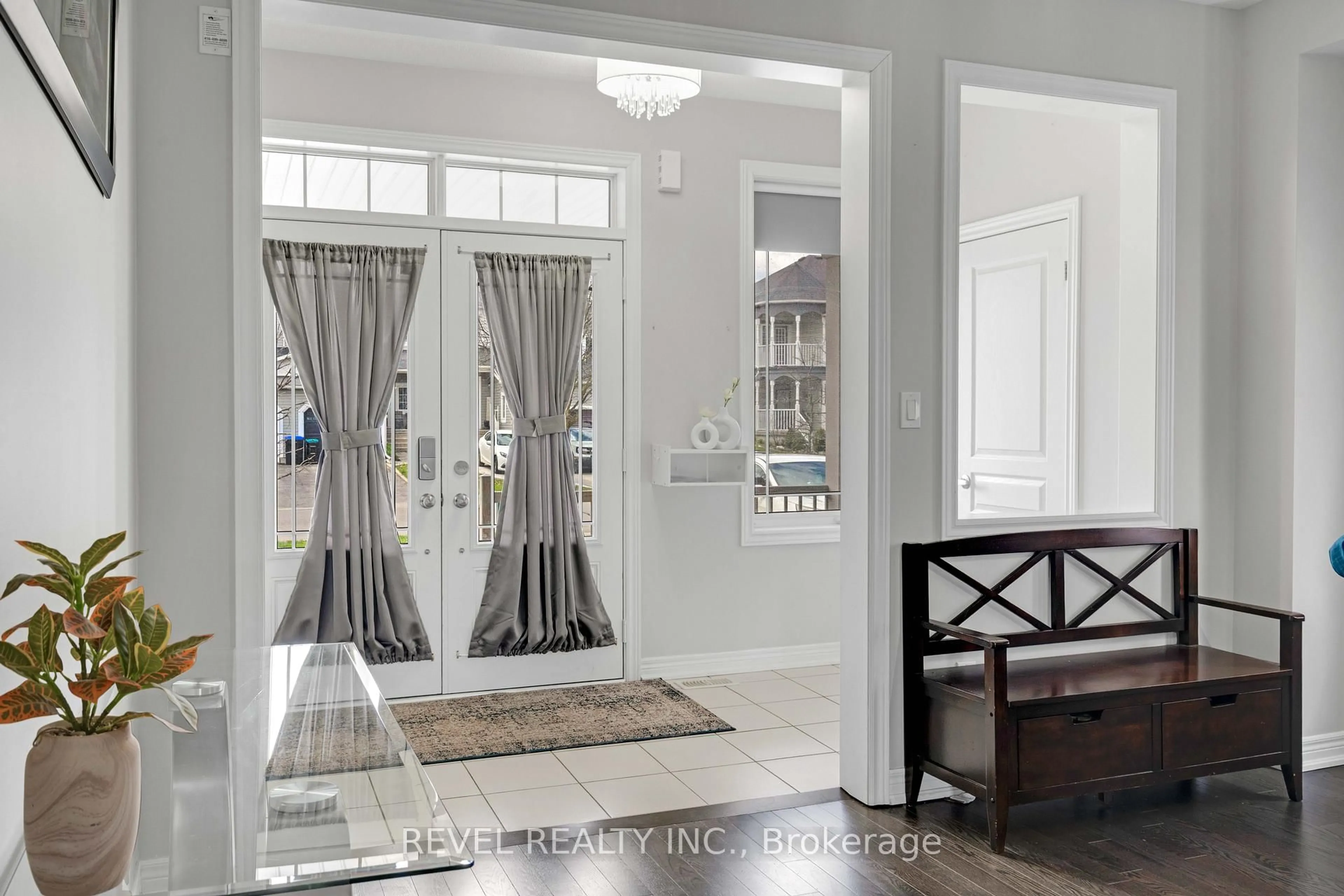 Indoor entryway for 89 Mccurdy Dr, New Tecumseth Ontario L0G 1W0