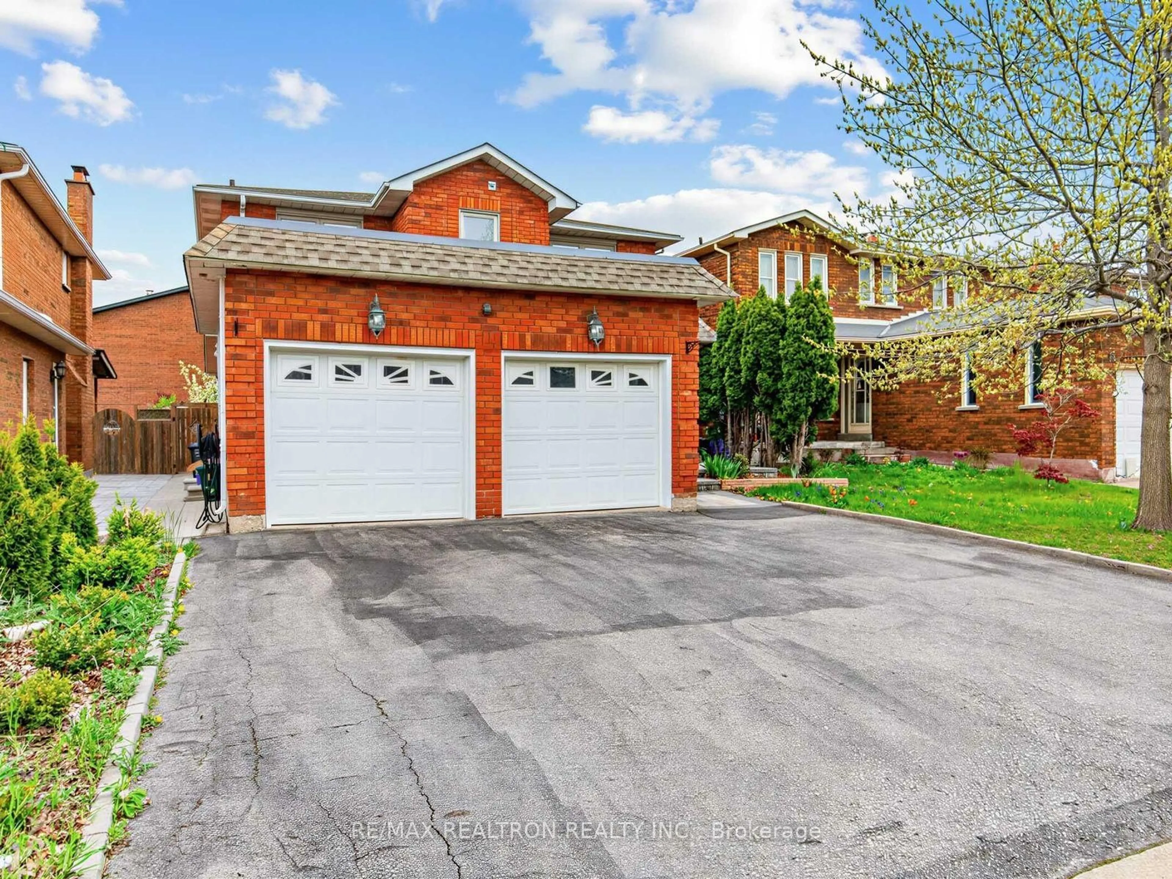 Home with brick exterior material, street for 128 Embassy Dr, Vaughan Ontario L4L 4Z8