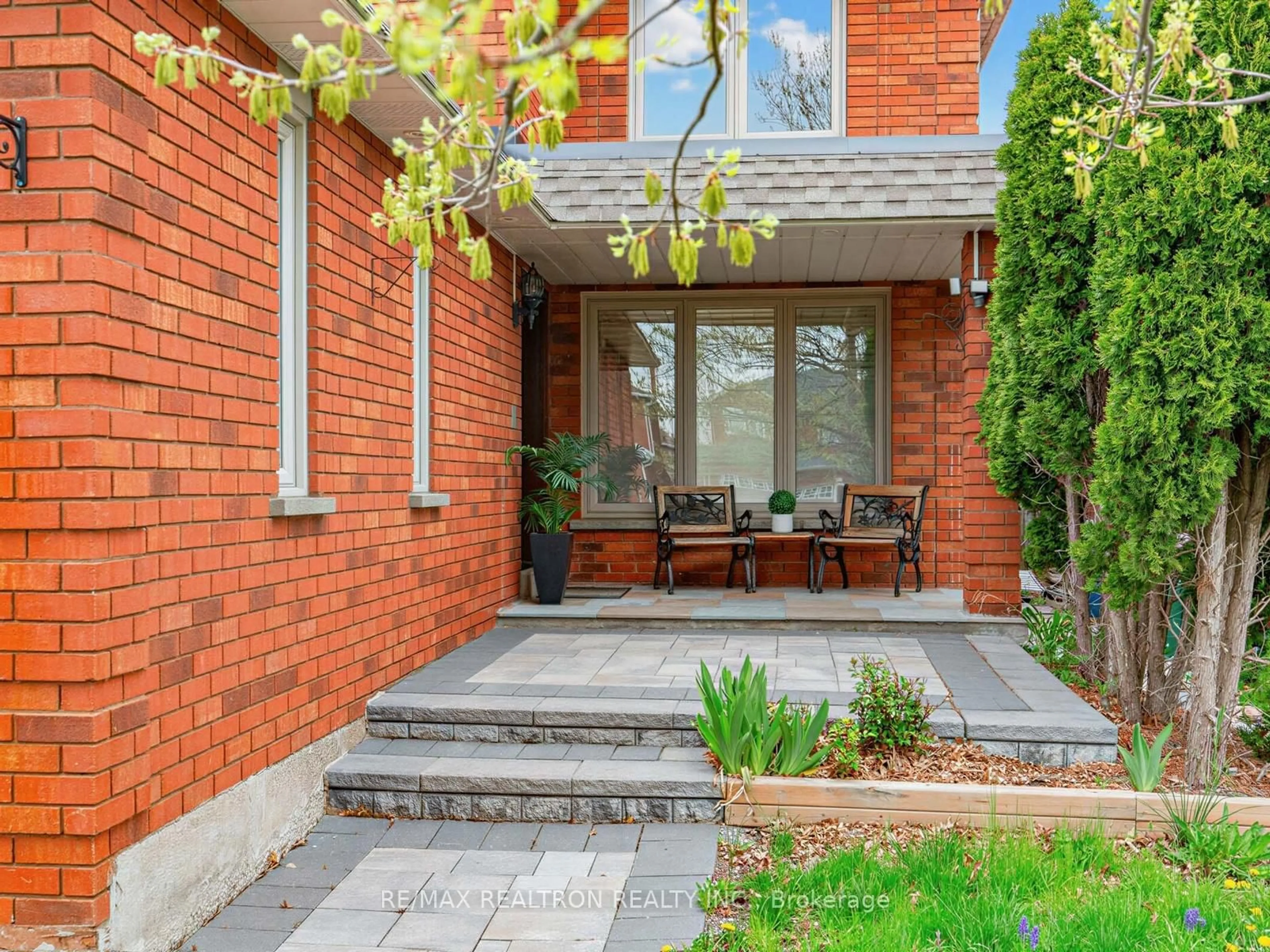 Home with brick exterior material, street for 128 Embassy Dr, Vaughan Ontario L4L 4Z8