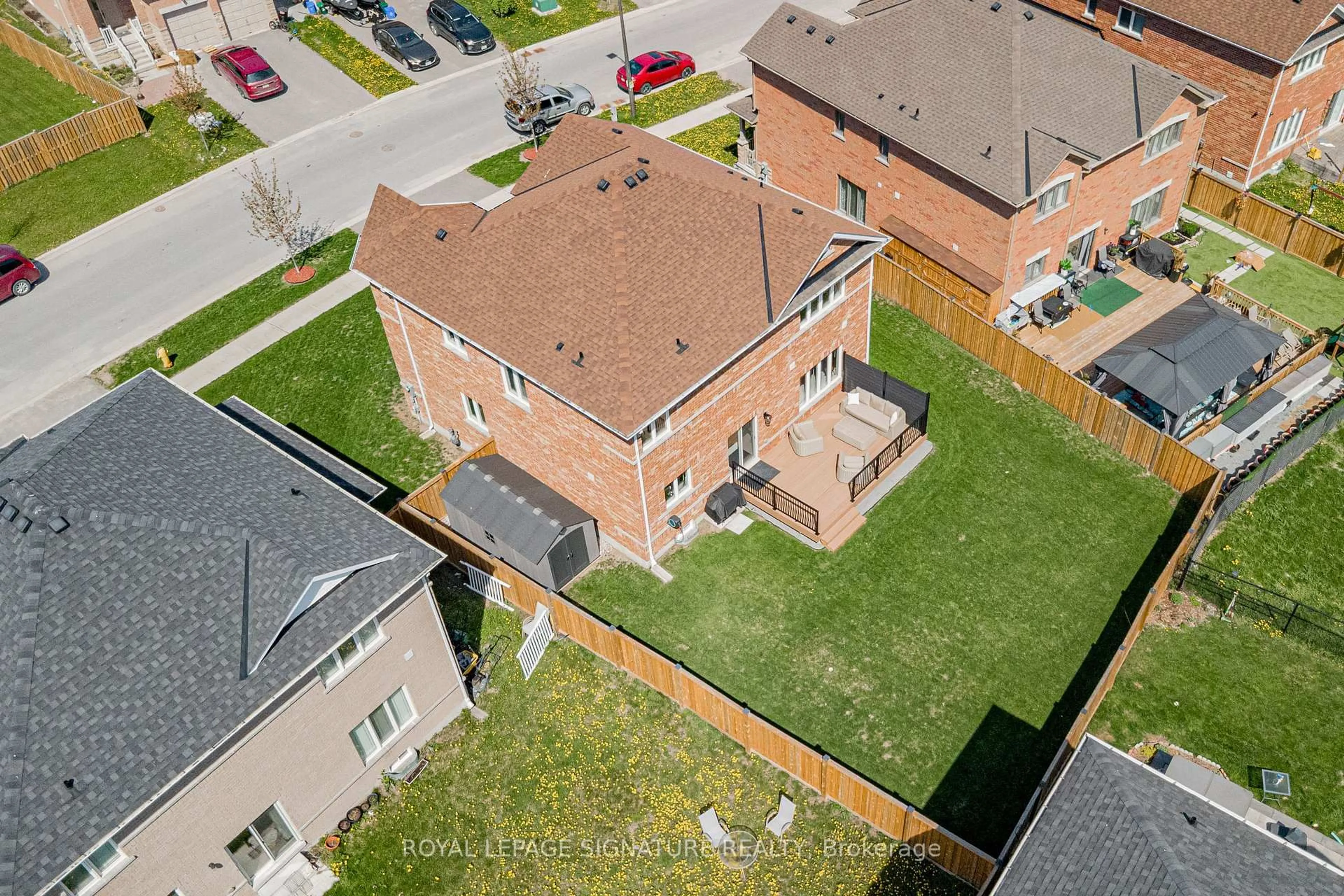 A pic from outside/outdoor area/front of a property/back of a property/a pic from drone, street for 3 Stoddart St, Brock Ontario L0K 1A0