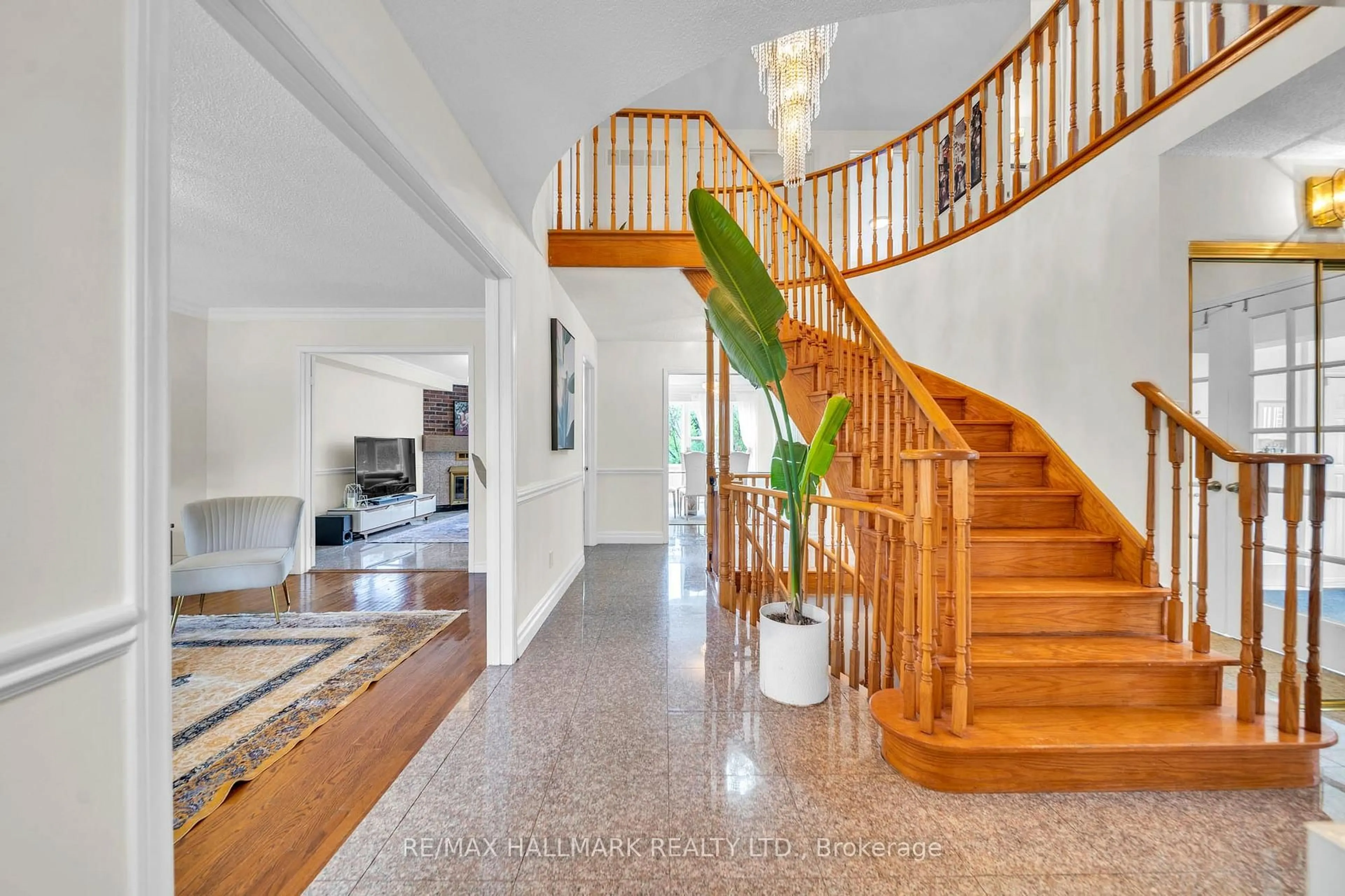 Indoor foyer for 58 Alexis Rd, Markham Ontario L3T 6Z8