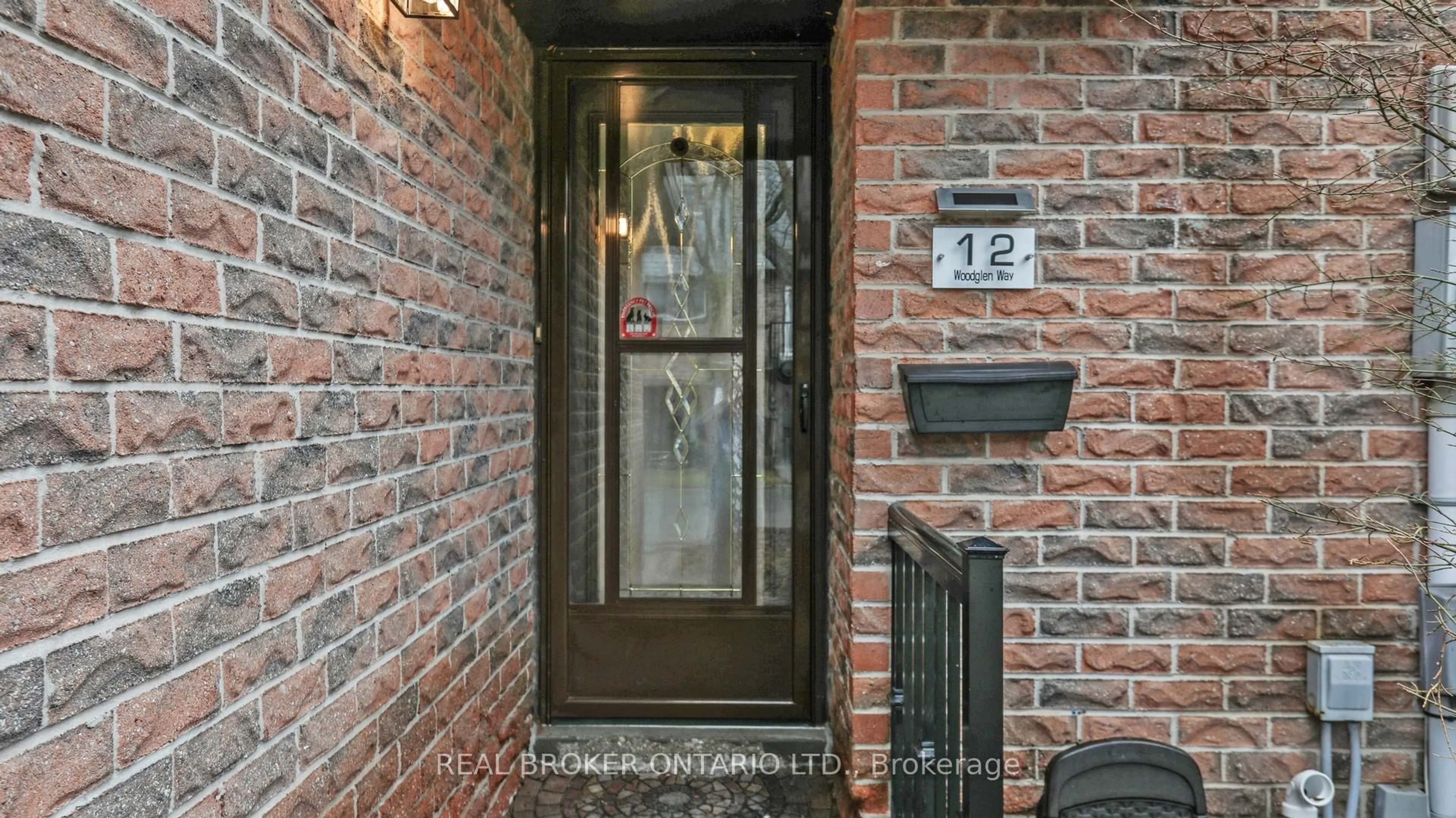 Indoor entryway for 12 Woodglen Way, Markham Ontario L3R 3A8