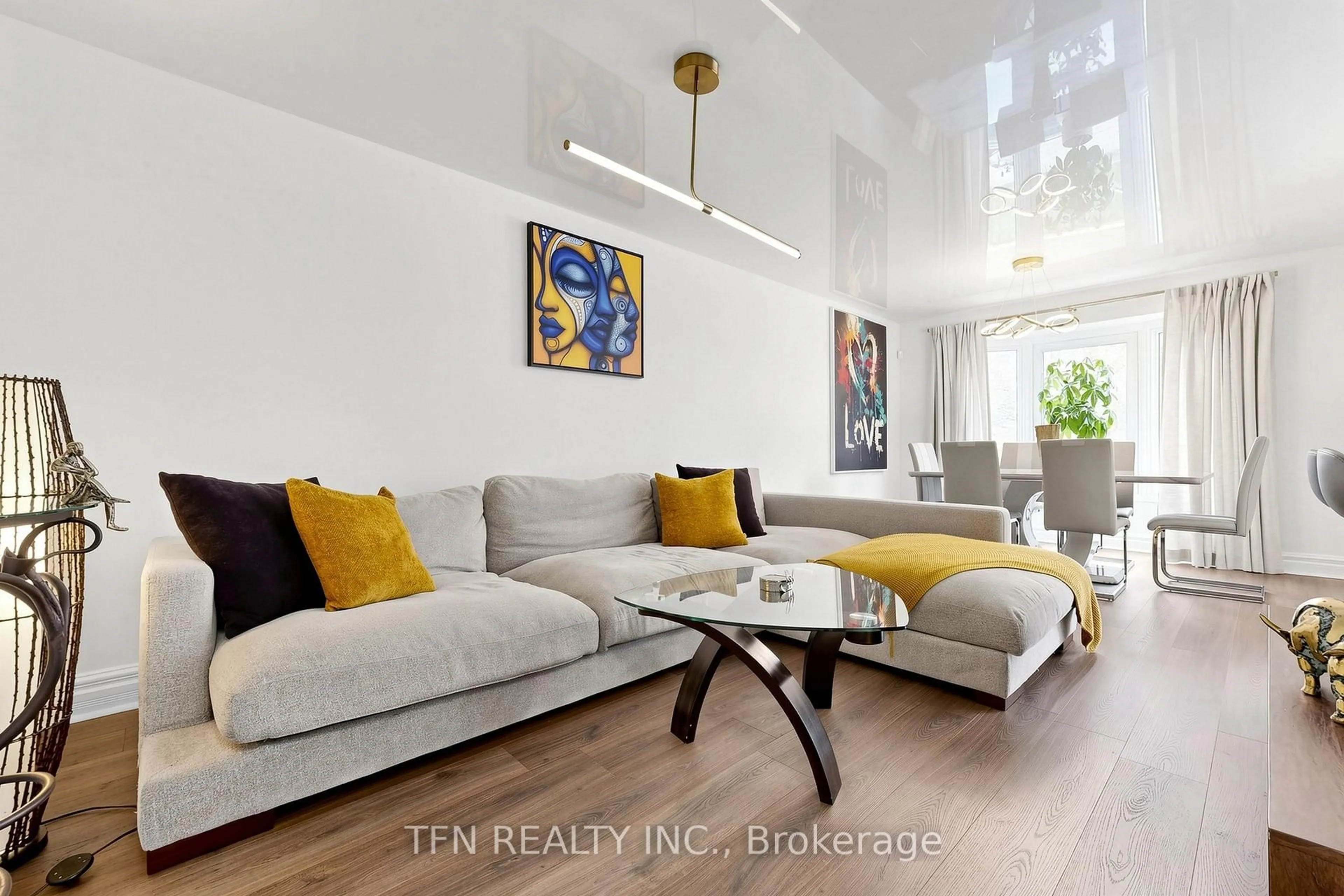 Living room with furniture, wood/laminate floor for 48 Beaumont Pl #58, Vaughan Ontario L4J 4W8
