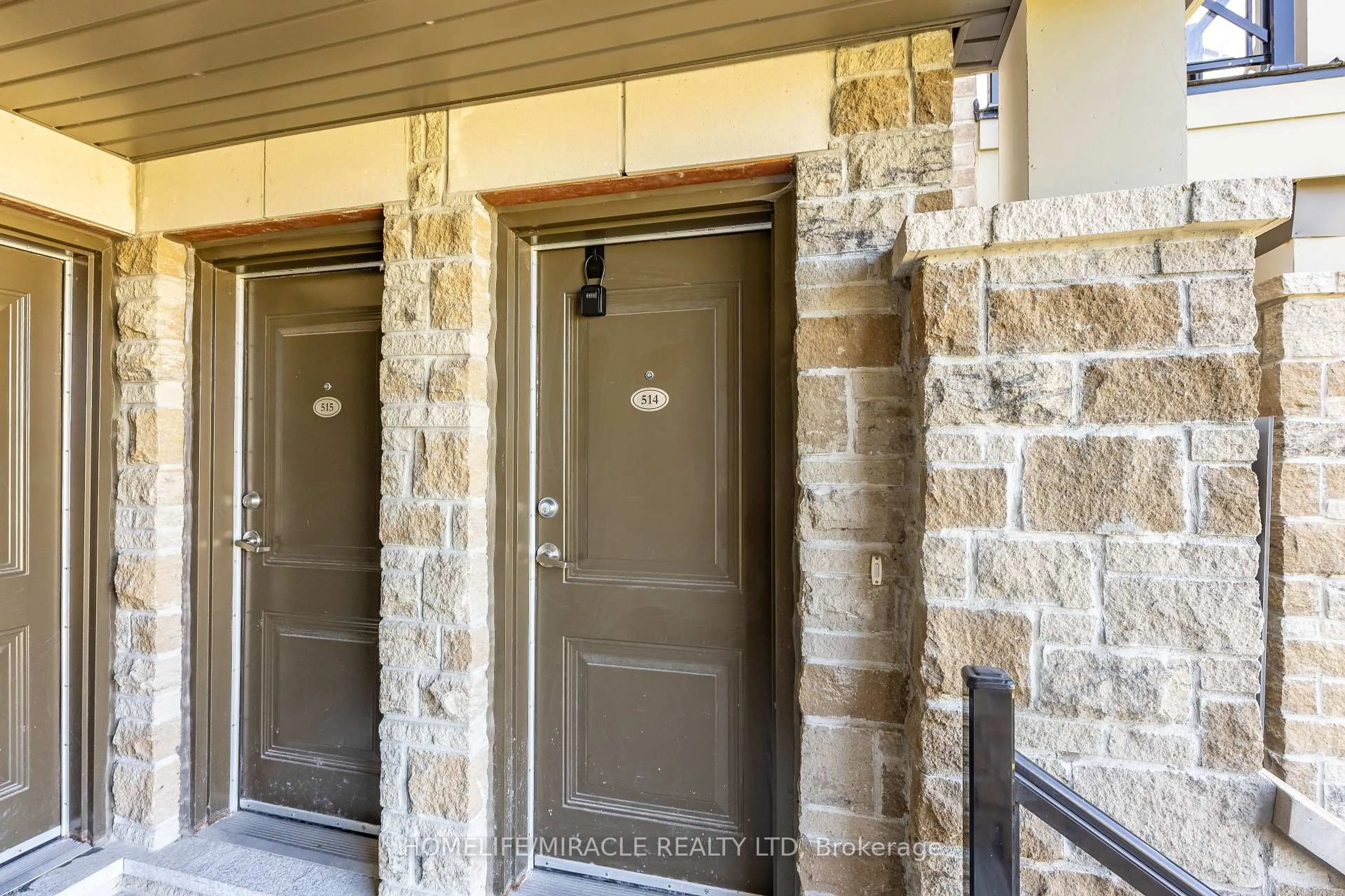 Indoor entryway for 30 Dunsheath Way #514, Markham Ontario L6B 1N3