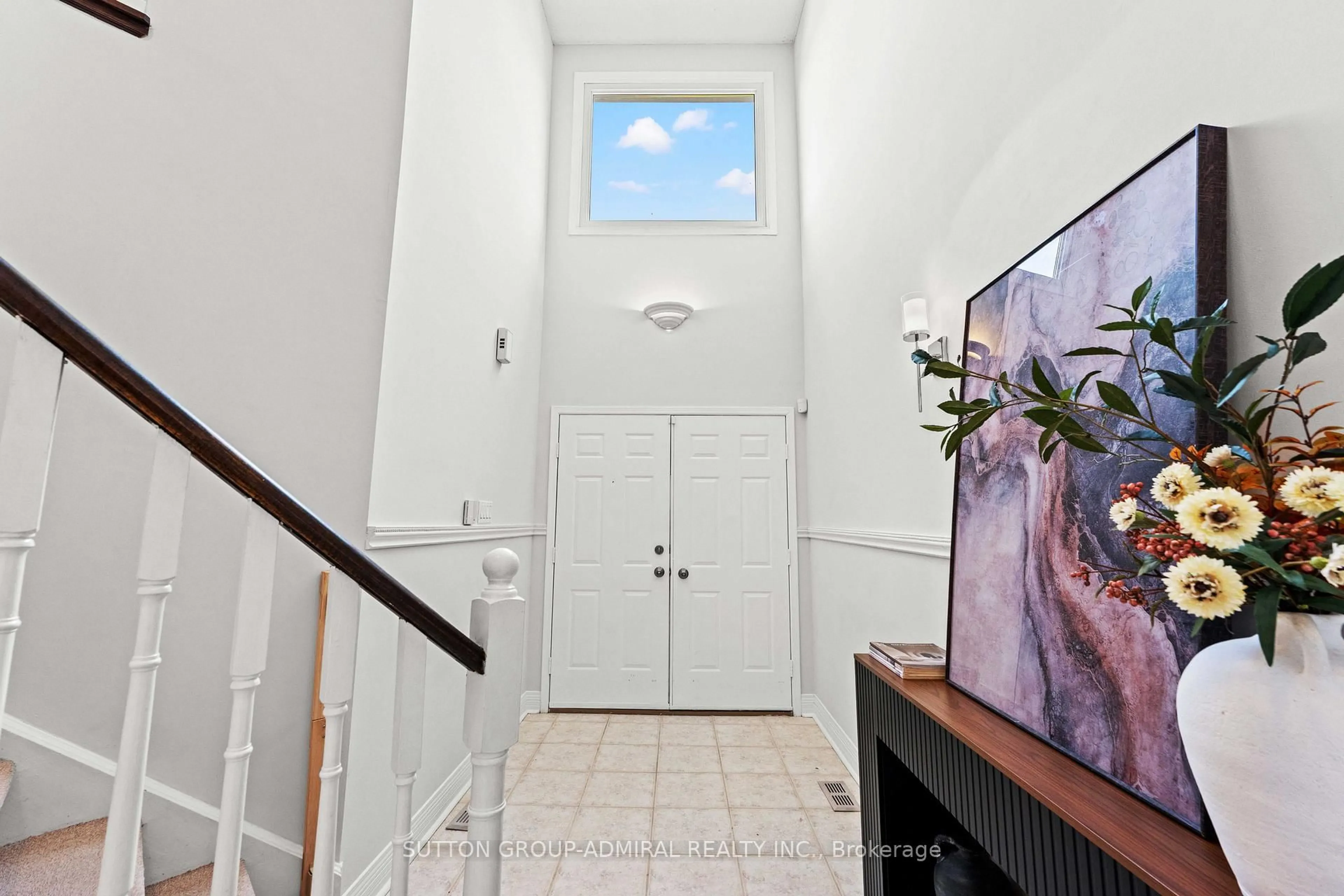 Indoor entryway for 27 Ramblewood Lane, Vaughan Ontario L4J 6R8