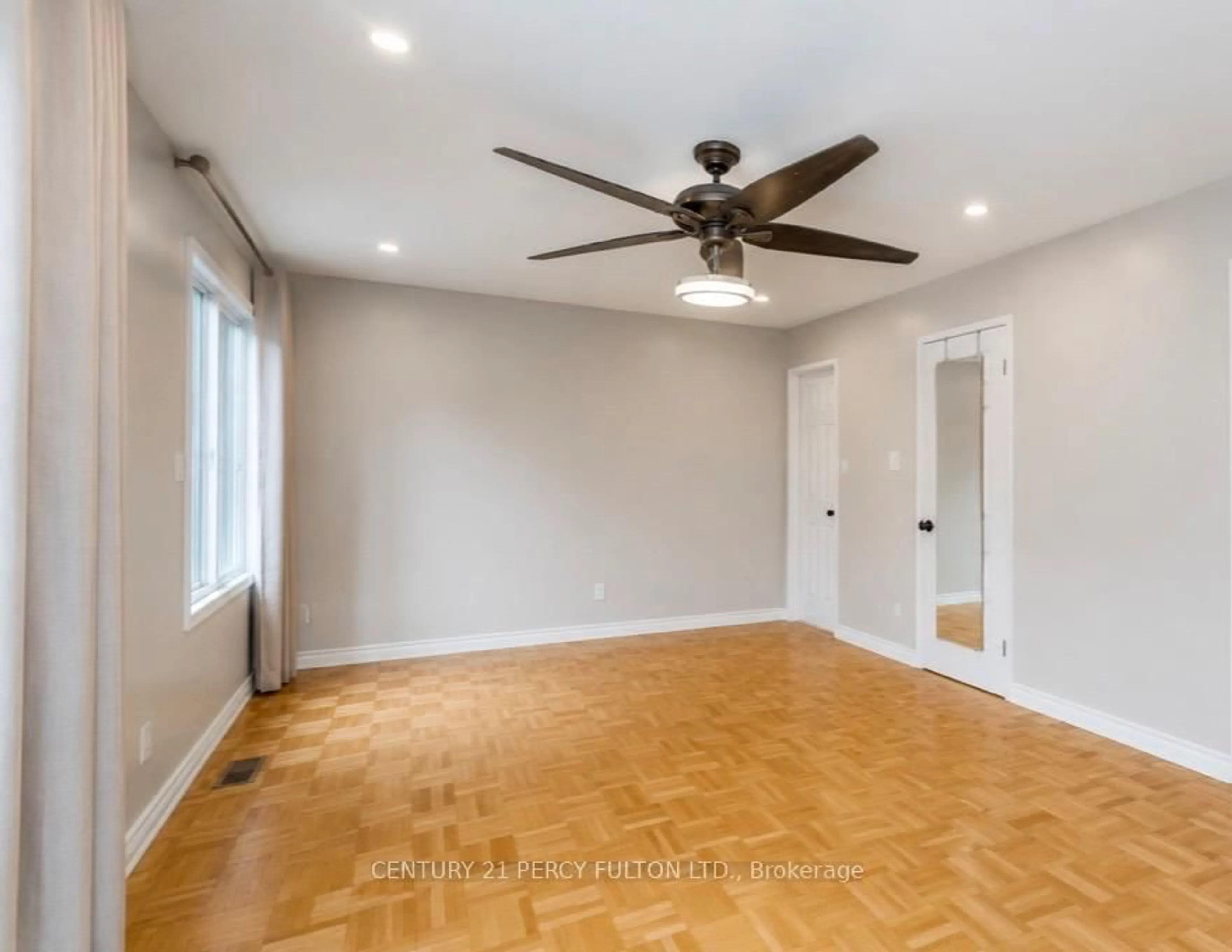 A pic of a room for 137 Blue Willow Dr, Vaughan Ontario L4L 9E9