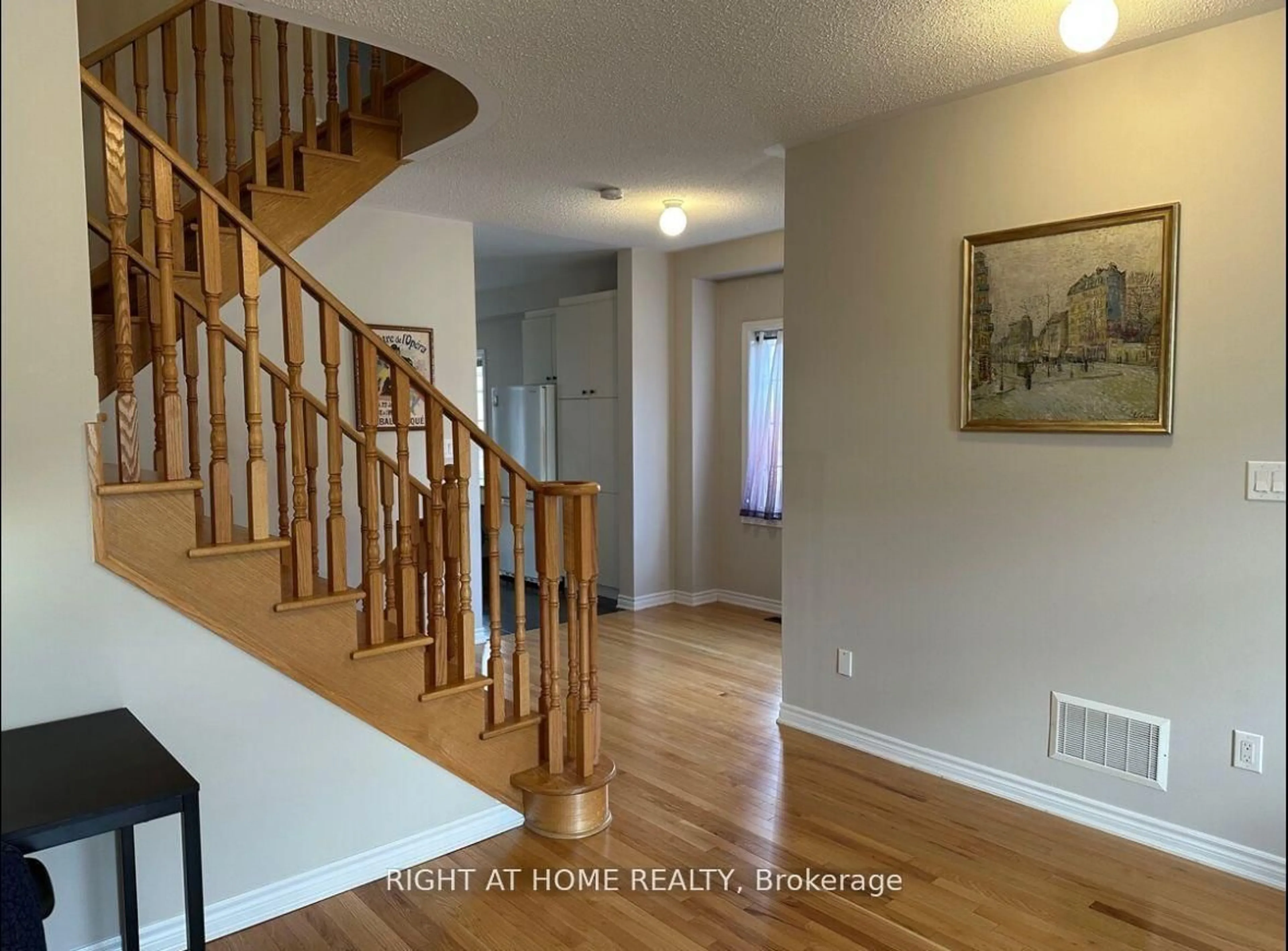 Indoor entryway for 8777 Dufferin St #23, Vaughan Ontario L4J 8W3
