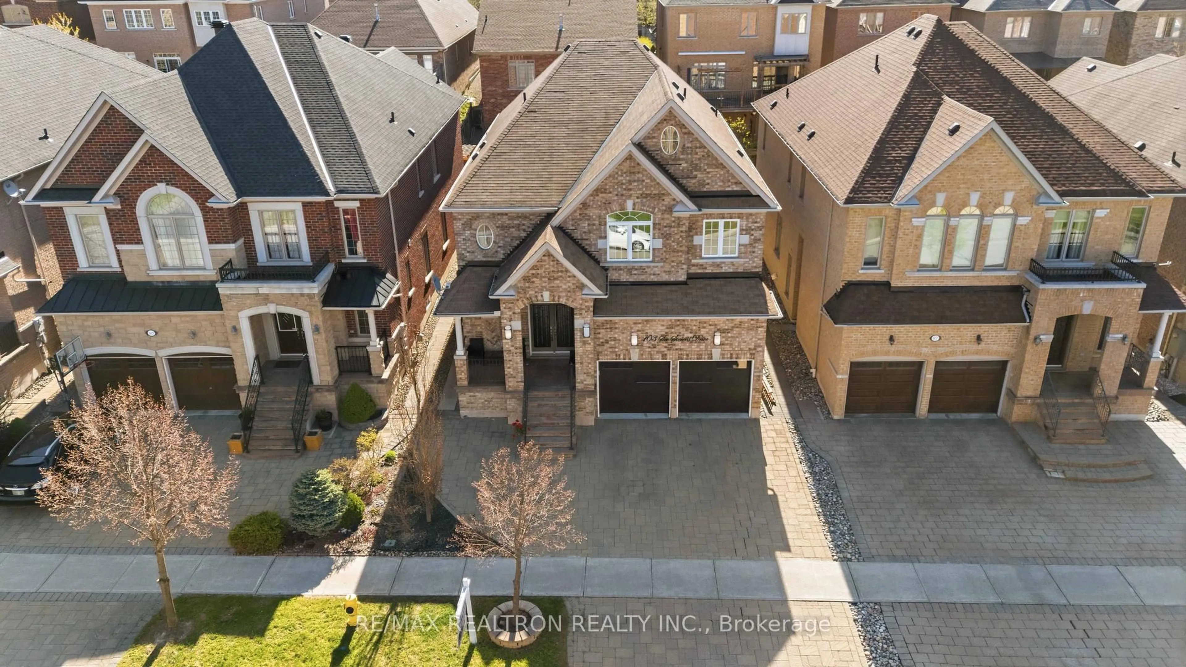 A pic from outside/outdoor area/front of a property/back of a property/a pic from drone, street for 103 Sir Stevens Dr, Vaughan Ontario L6A 0H9
