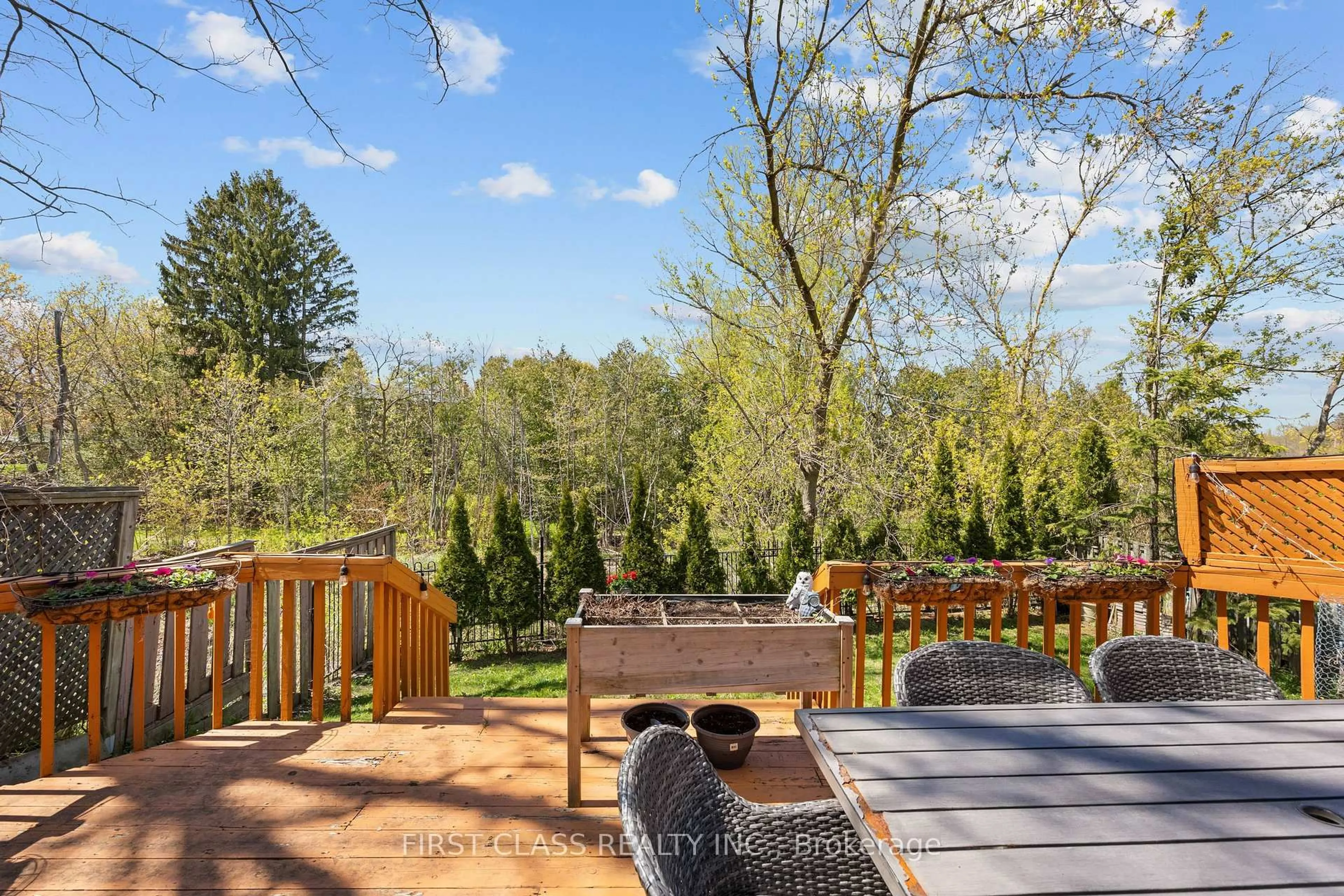 Patio, forest/trees view for 24 Brookland Ave, Aurora Ontario L4G 3Y4