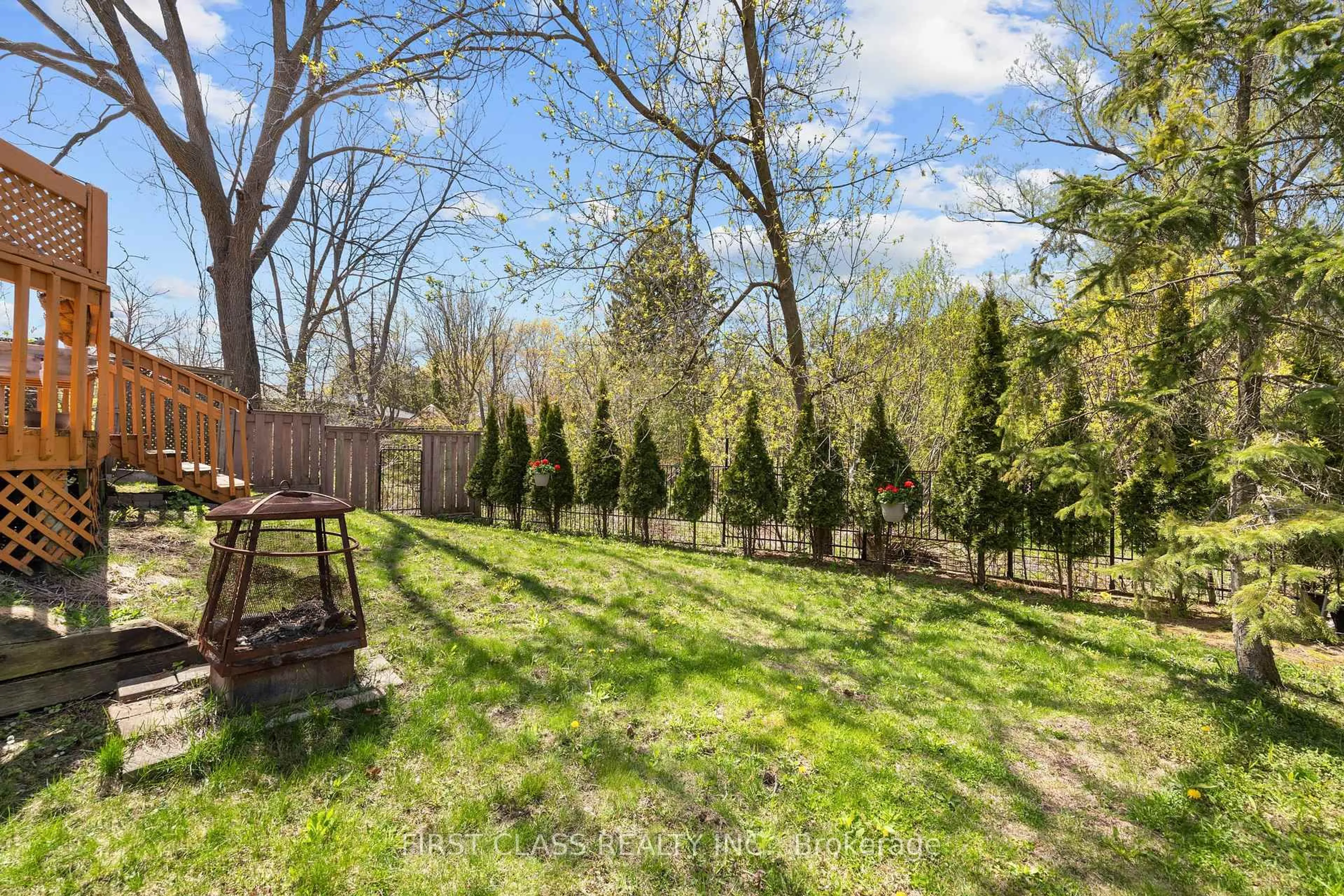 Patio, forest/trees view for 24 Brookland Ave, Aurora Ontario L4G 3Y4