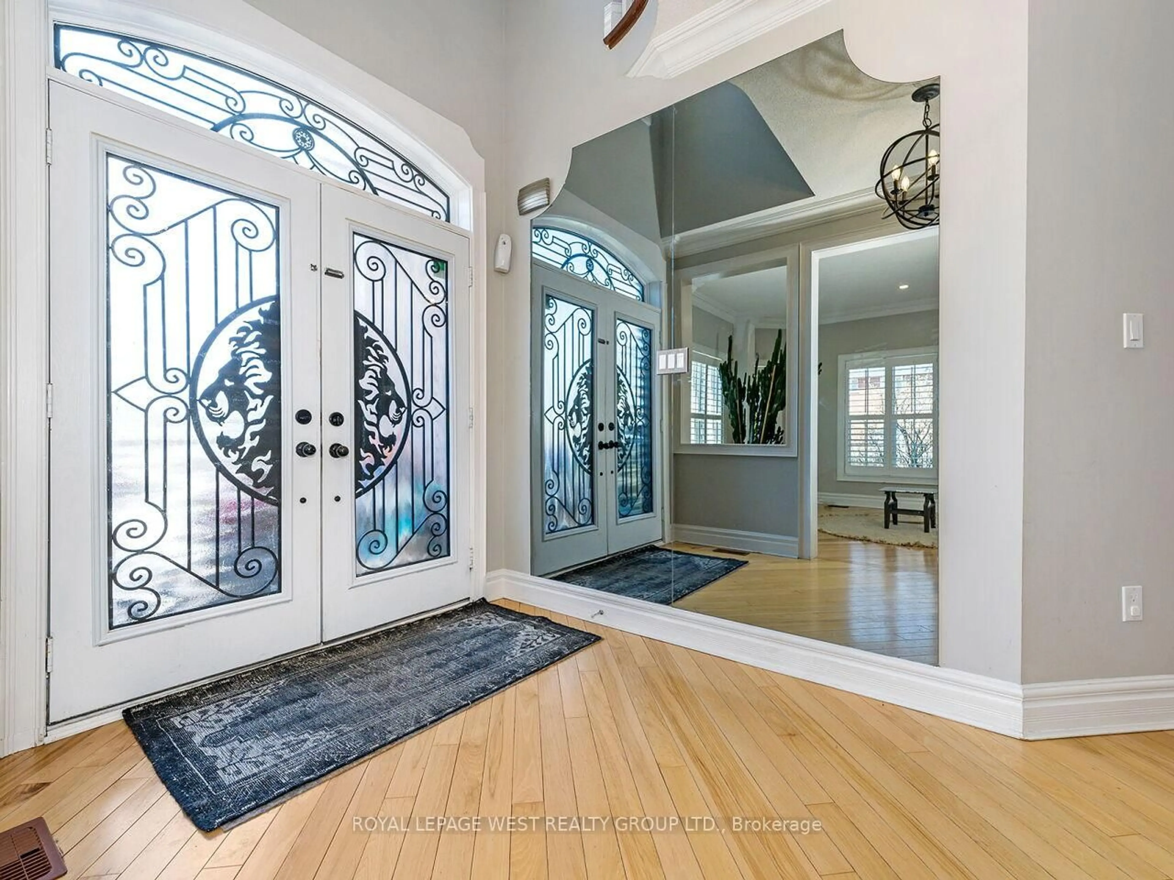 Indoor entryway for 136 English Oak Dr, Richmond Hill Ontario L4E 4G4
