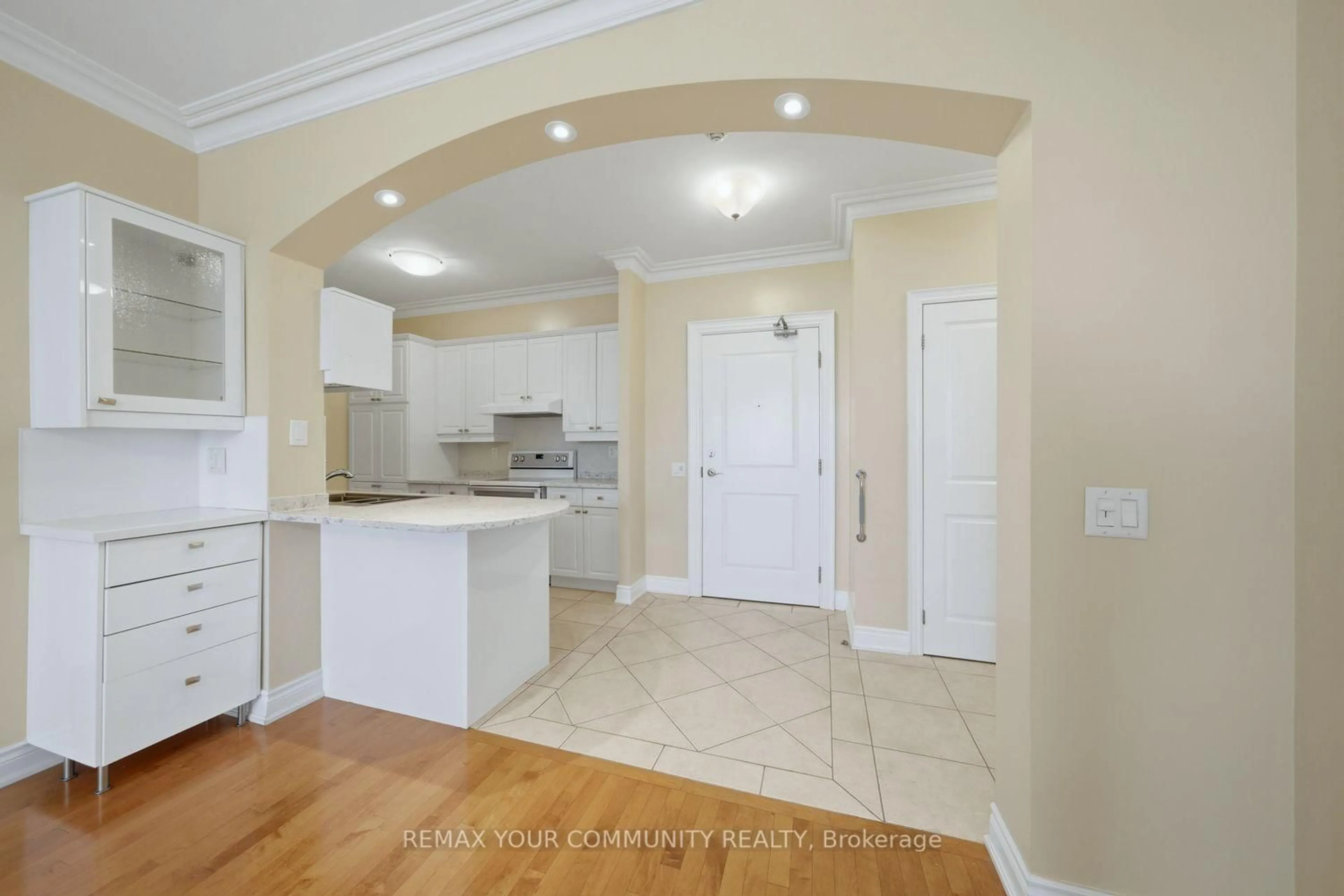 Open concept kitchen, ceramic/tile floor for 9519 Keele St #313, Vaughan Ontario L6A 4A2