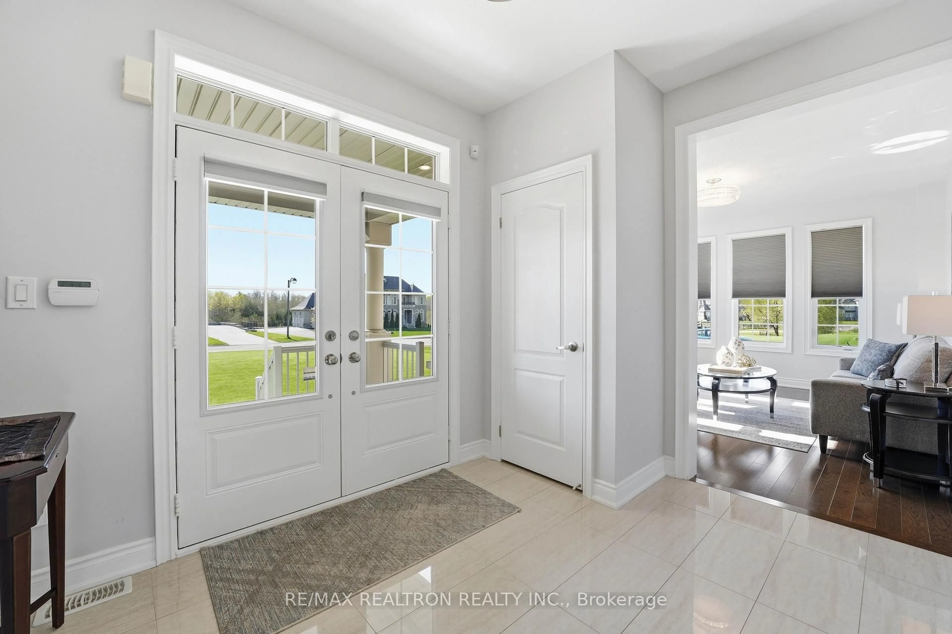 Indoor entryway for 168 Pine Hill Rd, Bradford West Gwillimbury Ontario L3Z 0H1