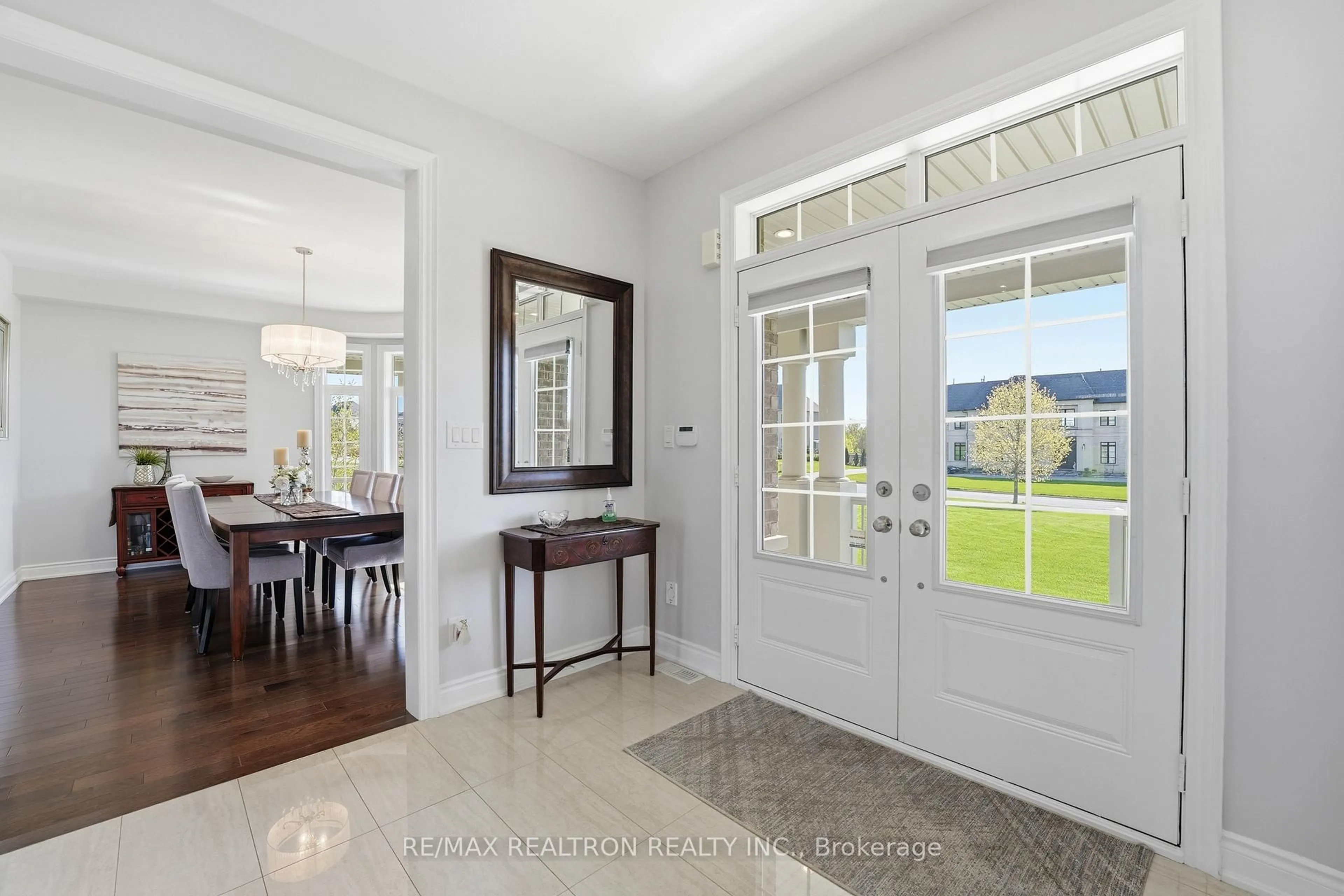 Indoor entryway for 168 Pine Hill Rd, Bradford West Gwillimbury Ontario L3Z 0H1