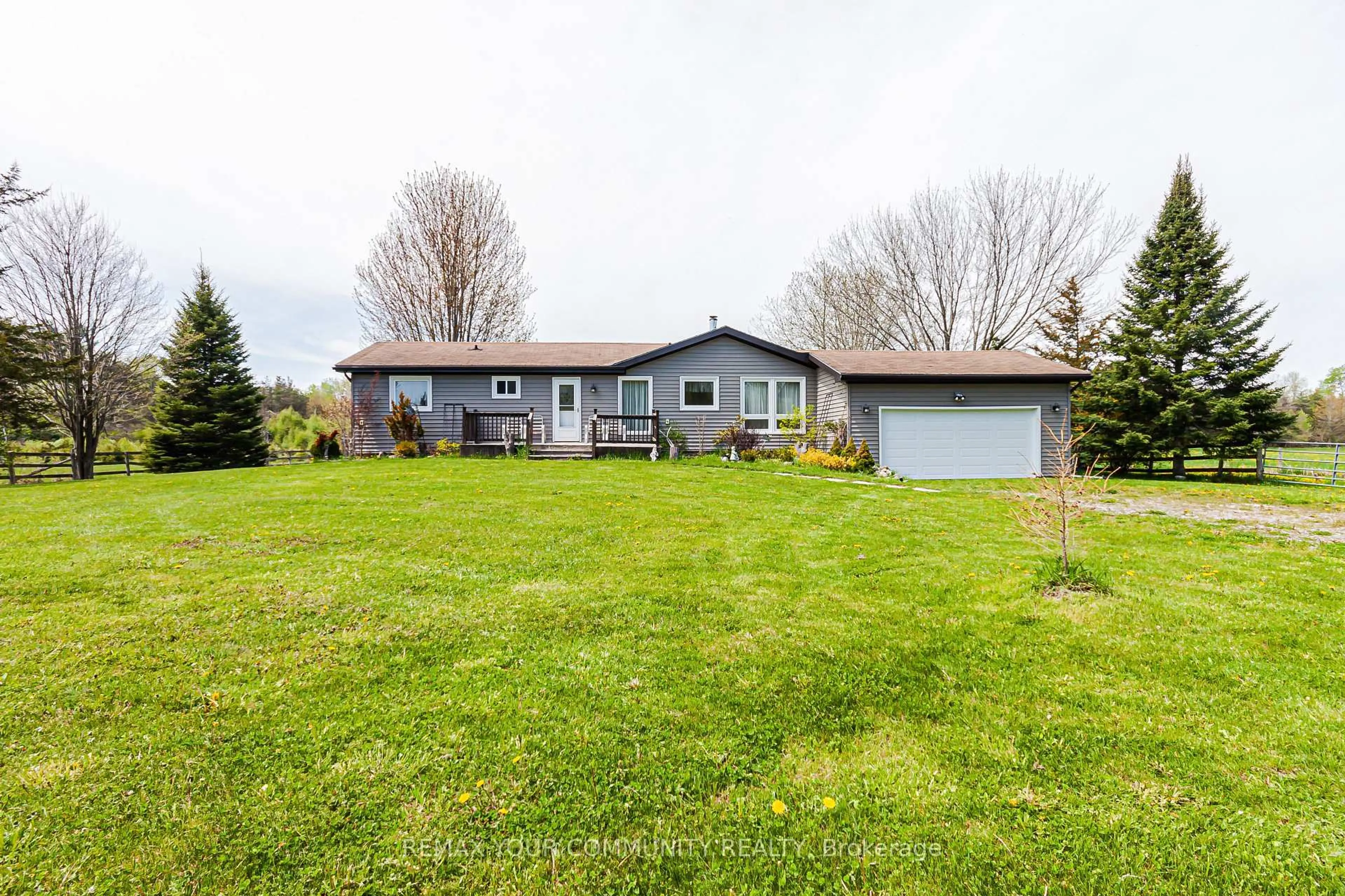 A pic from outside/outdoor area/front of a property/back of a property/a pic from drone, unknown for 24730 Valley View Dr, Georgina Ontario L0E 1R0