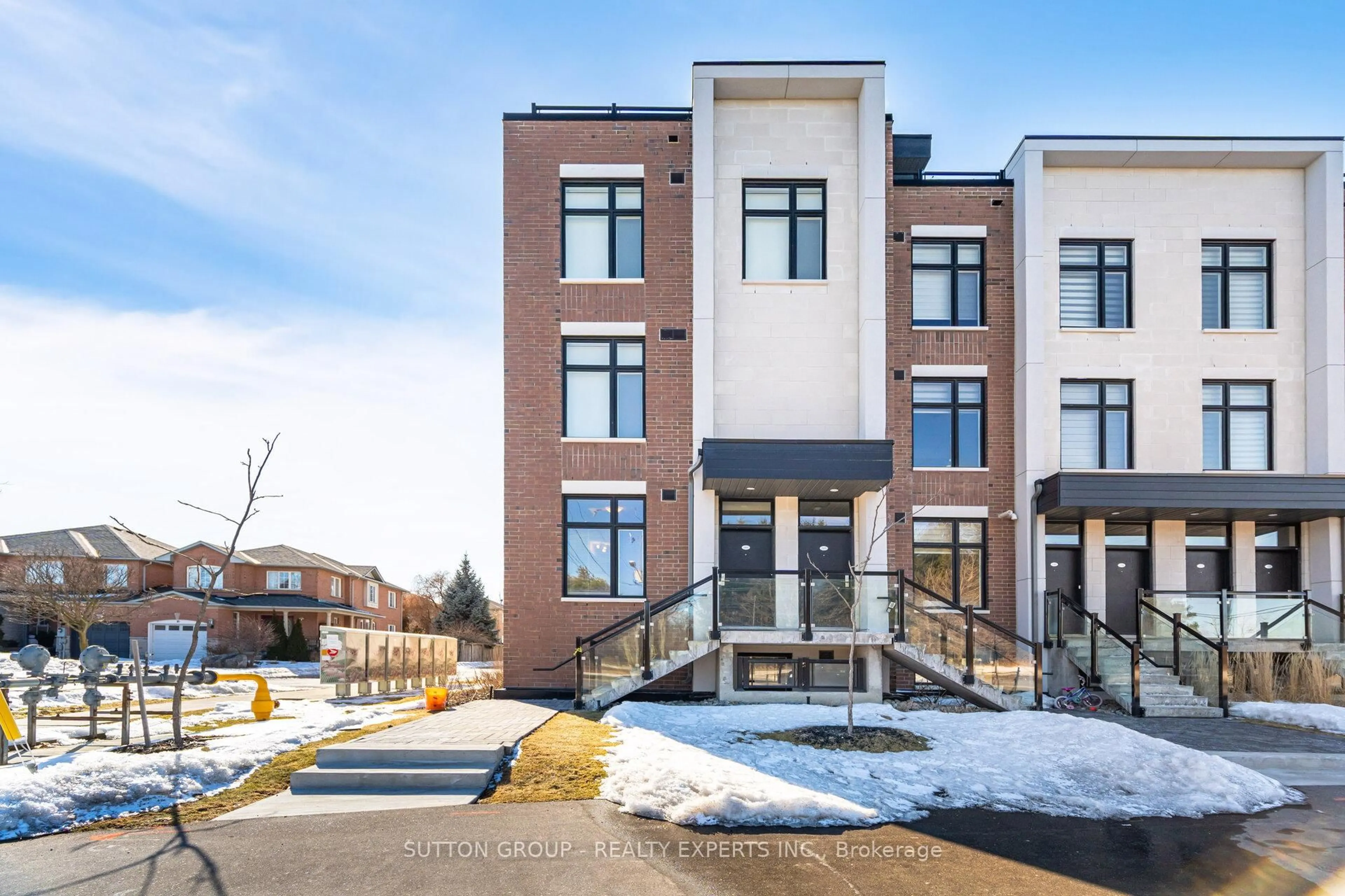 Home with brick exterior material, street for 9560 Islington Ave #L109, Vaughan Ontario L4H 4Z5