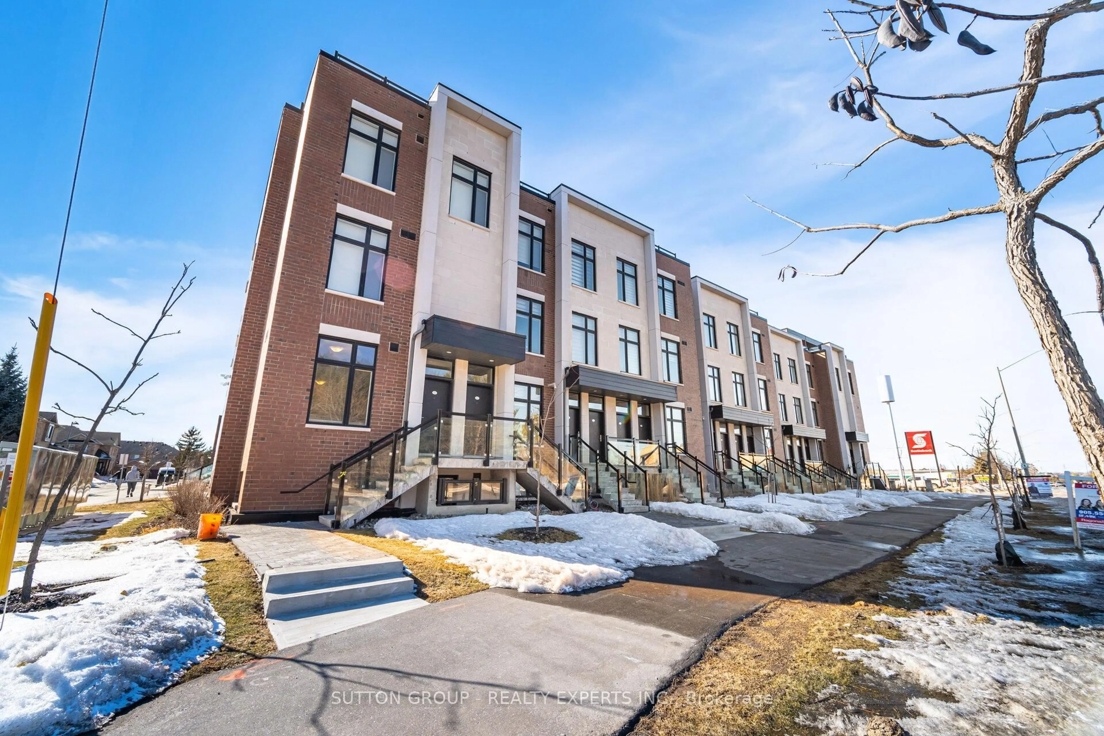 Home with brick exterior material, street for 9560 Islington Ave #L109, Vaughan Ontario L4H 4Z5