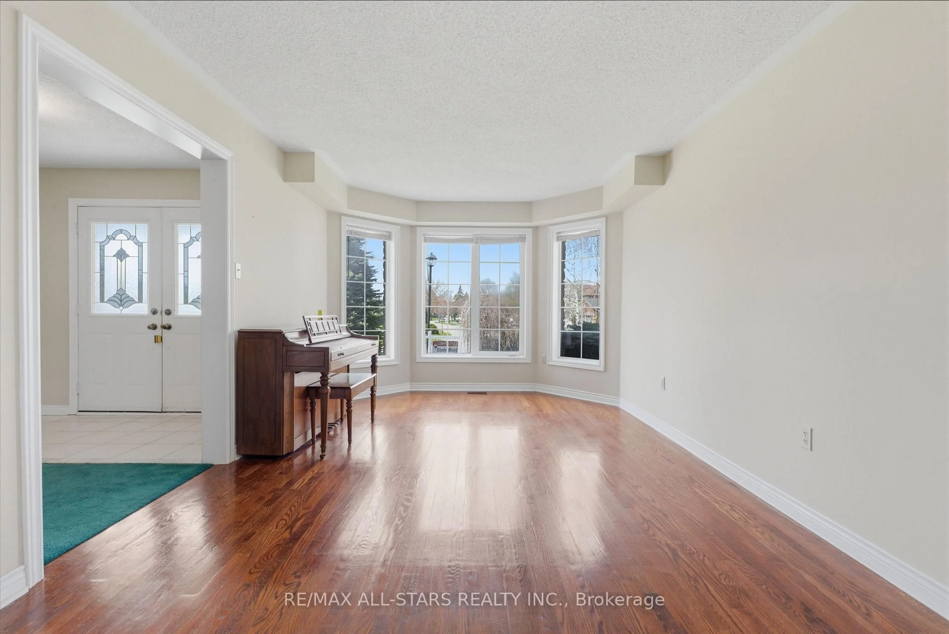 Unknown for 7 Remion Cres, Uxbridge Ontario L9P 1V3