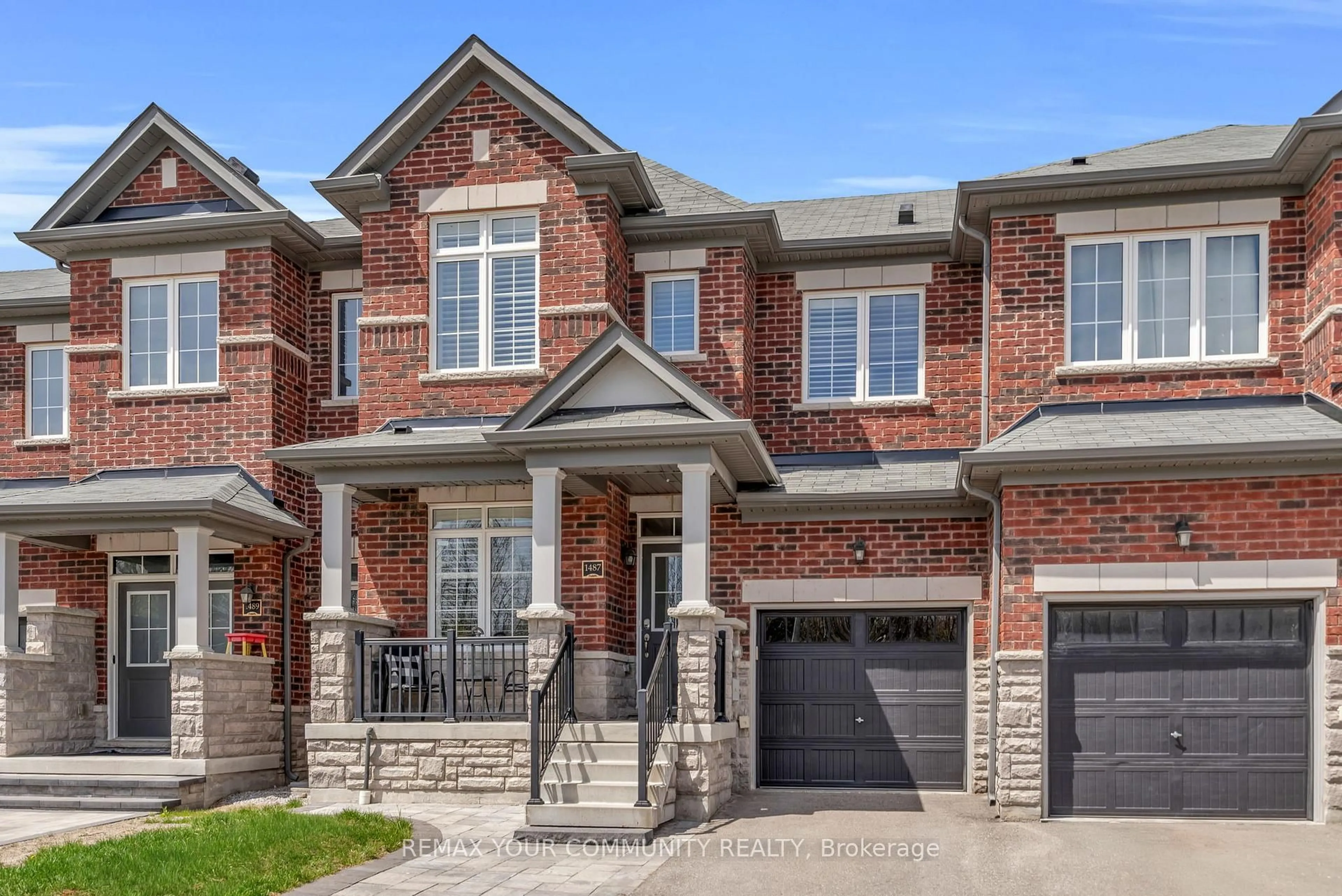 Home with brick exterior material, street for 1487 McRoberts Cres, Innisfil Ontario L9S 0J9