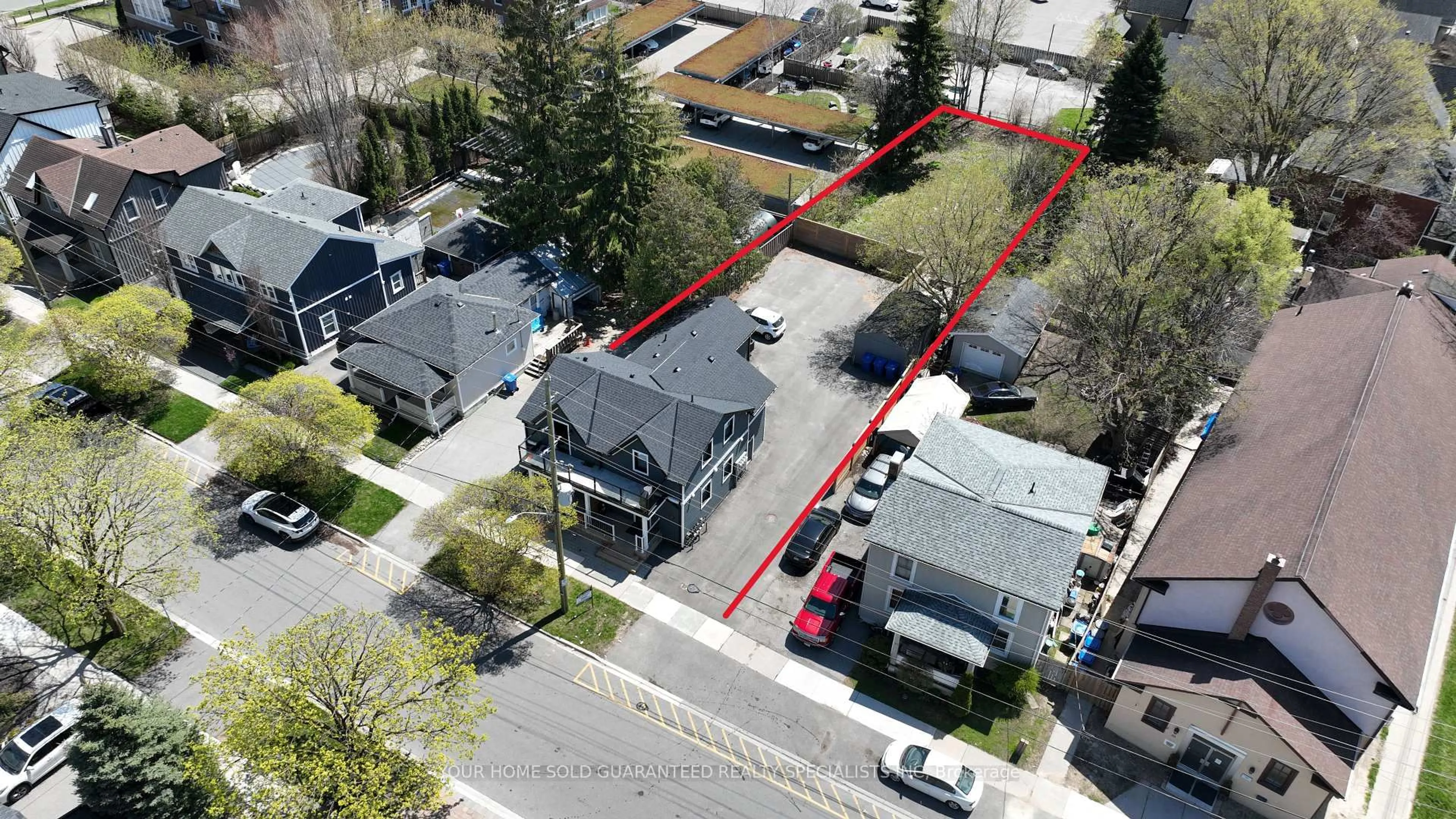 A pic from outside/outdoor area/front of a property/back of a property/a pic from drone, street for 41 Mosley St, Aurora Ontario L4G 1G8