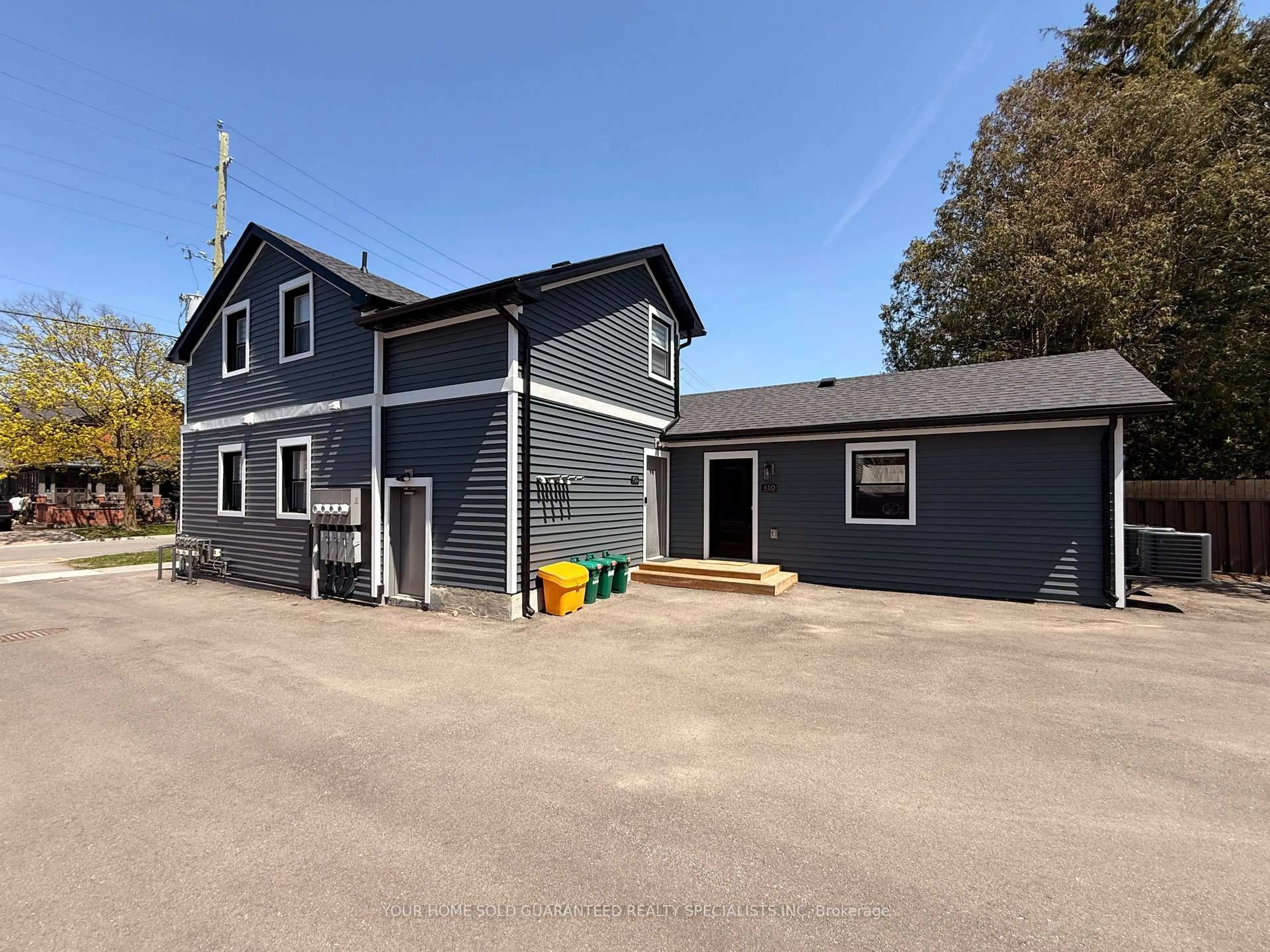 A pic from outside/outdoor area/front of a property/back of a property/a pic from drone, building for 41 Mosley St, Aurora Ontario L4G 1G8