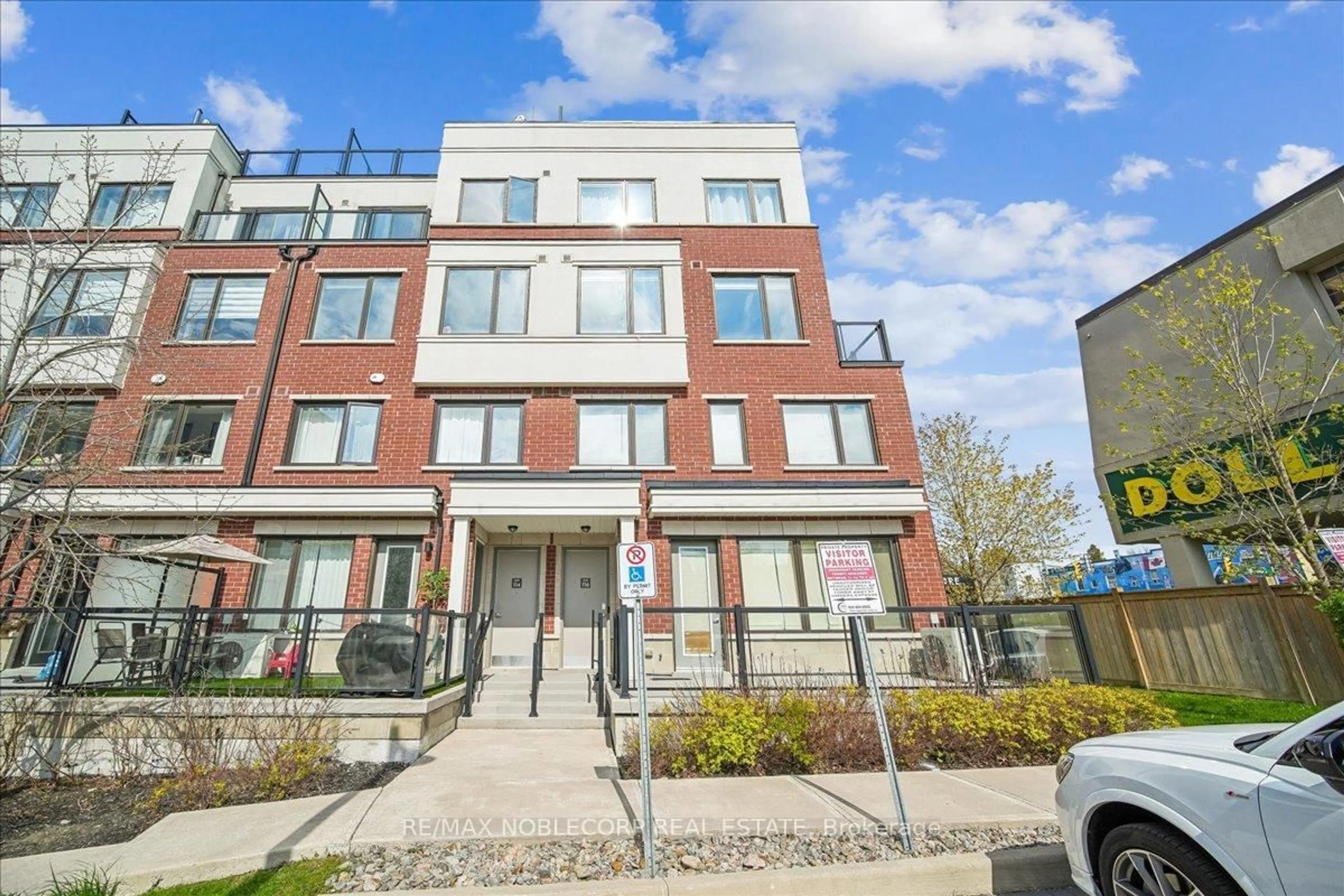 Home with brick exterior material, street for 600 Alex Gardner Circ #116, Aurora Ontario L4G 3G5