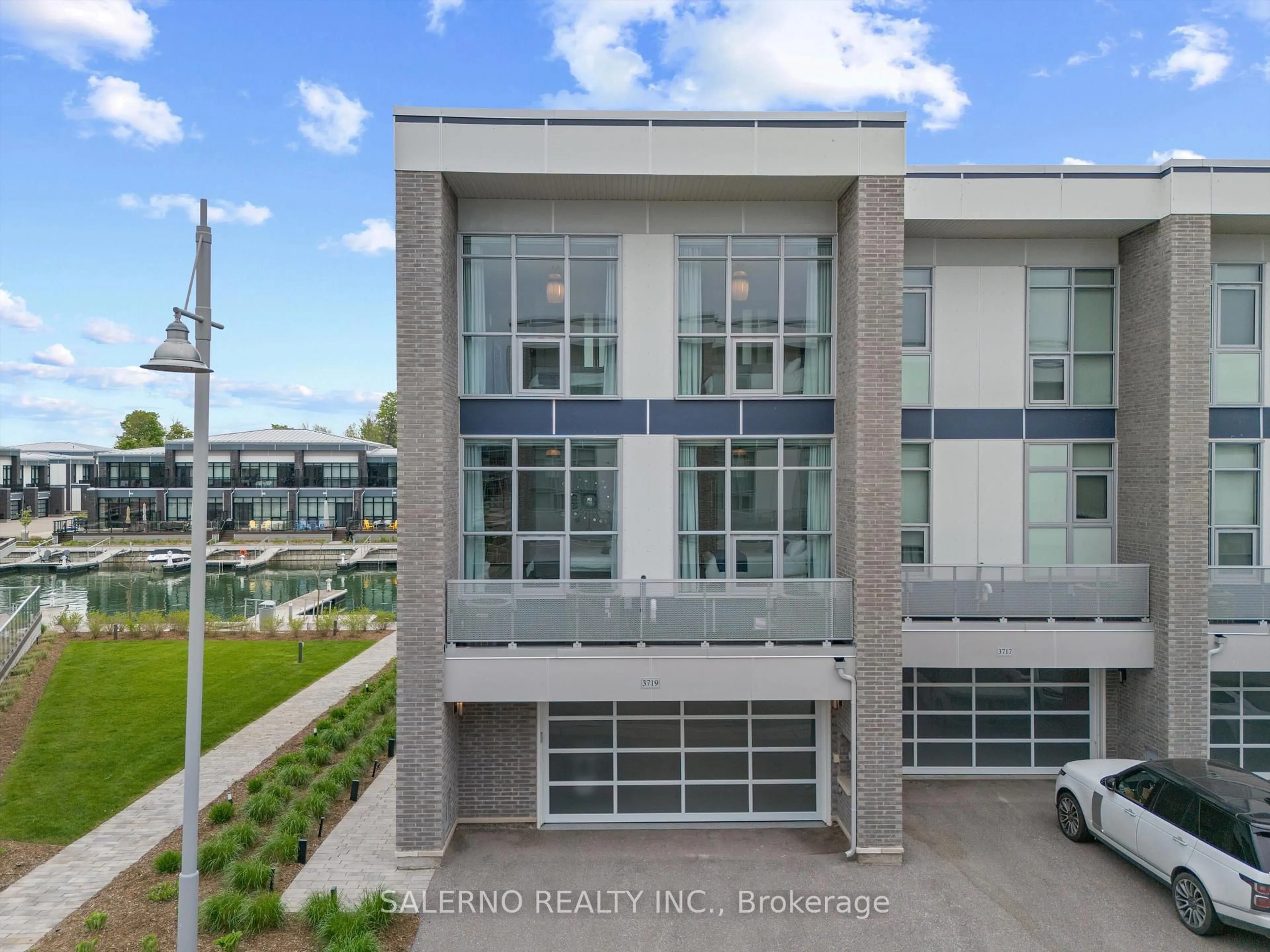 A pic from outside/outdoor area/front of a property/back of a property/a pic from drone, unknown for 3719 Mangusta Crt, Innisfil Ontario L9S 0L5