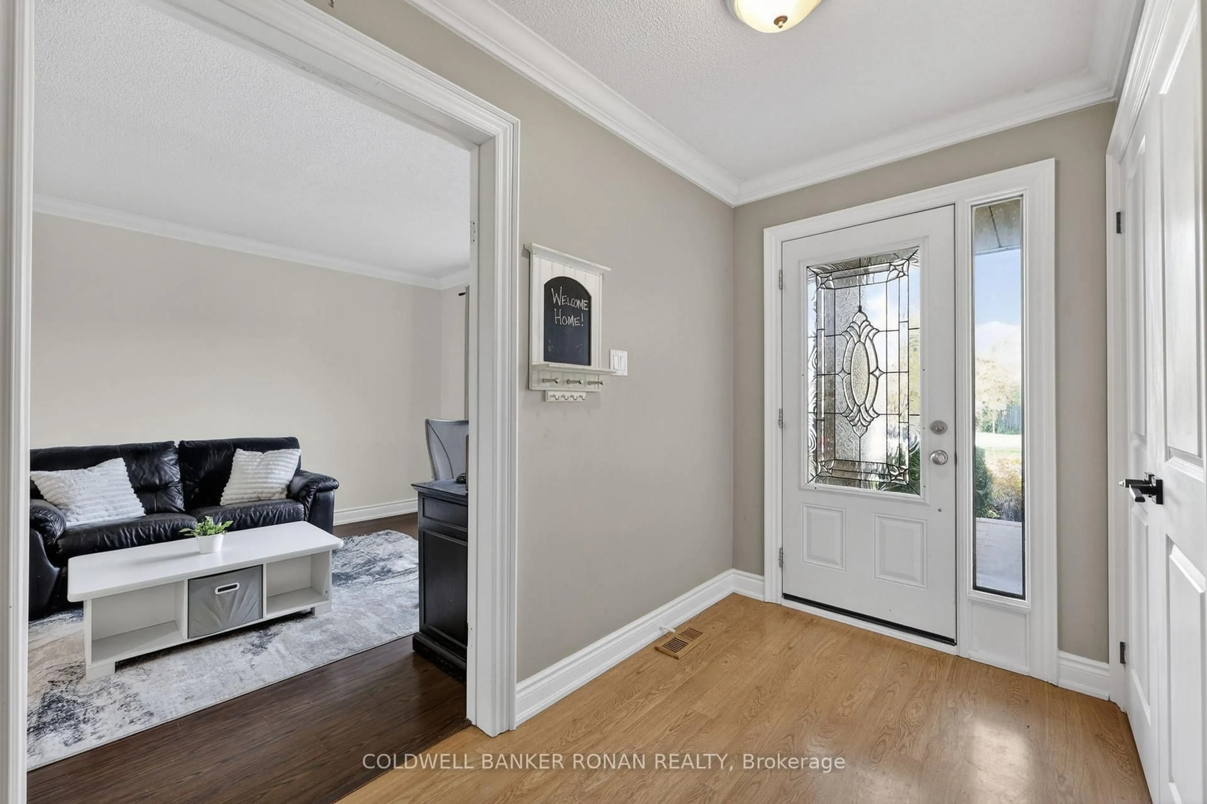 Indoor entryway for 41 Wolfe Ave, New Tecumseth Ontario L0G 1W0