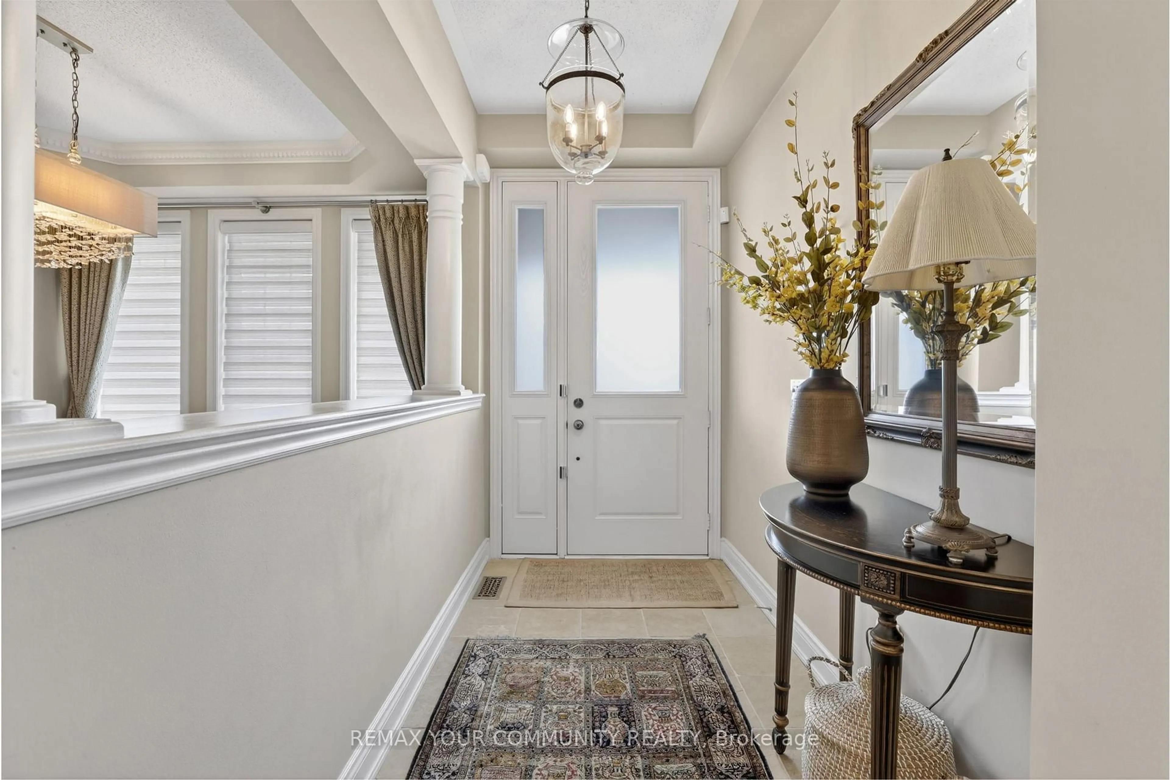 Indoor entryway for 42 Rogers Tr, Bradford West Gwillimbury Ontario L3Z 0G5