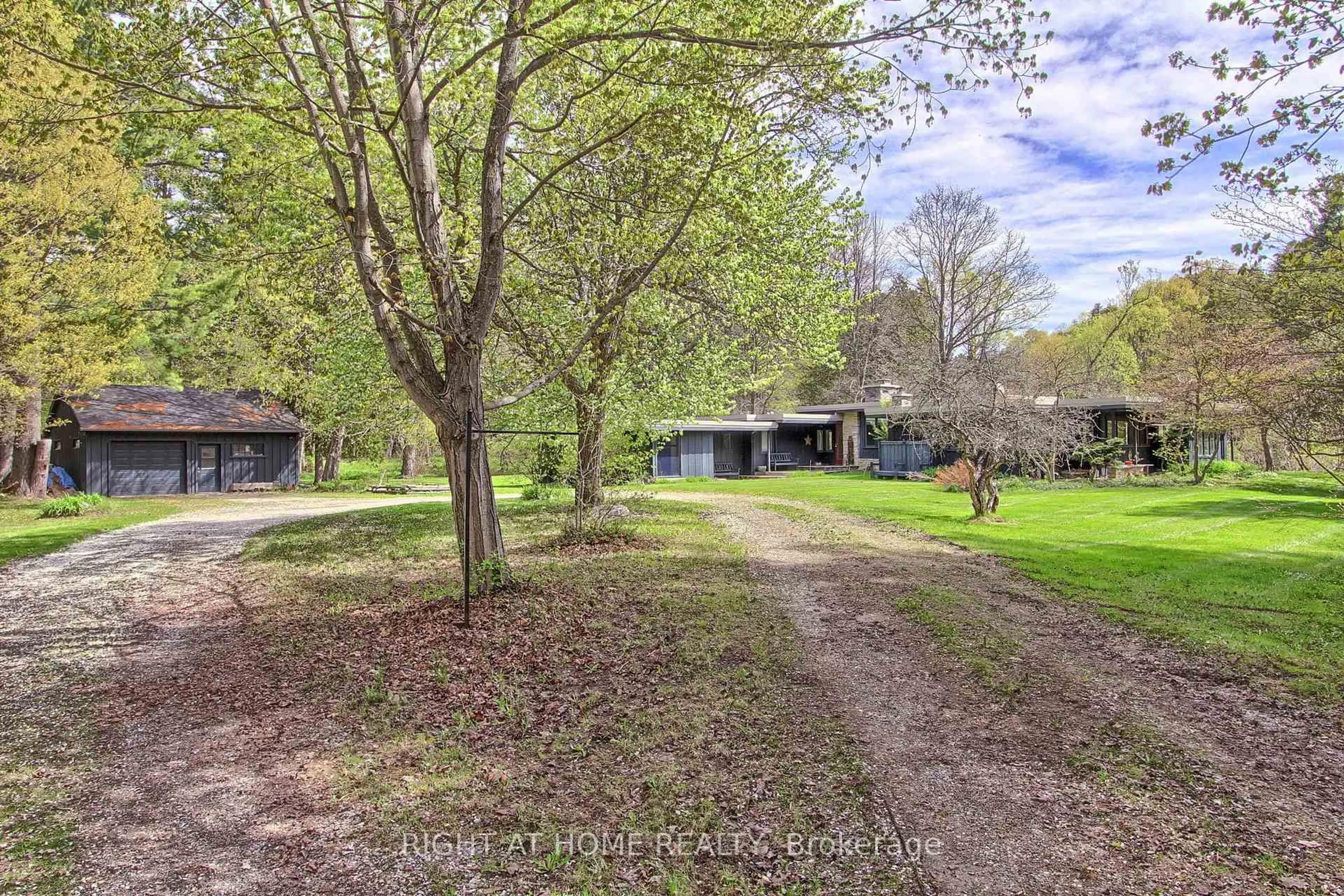 A pic from outside/outdoor area/front of a property/back of a property/a pic from drone, forest/trees view for 115 Valley Rd, Vaughan Ontario L0J 1C0