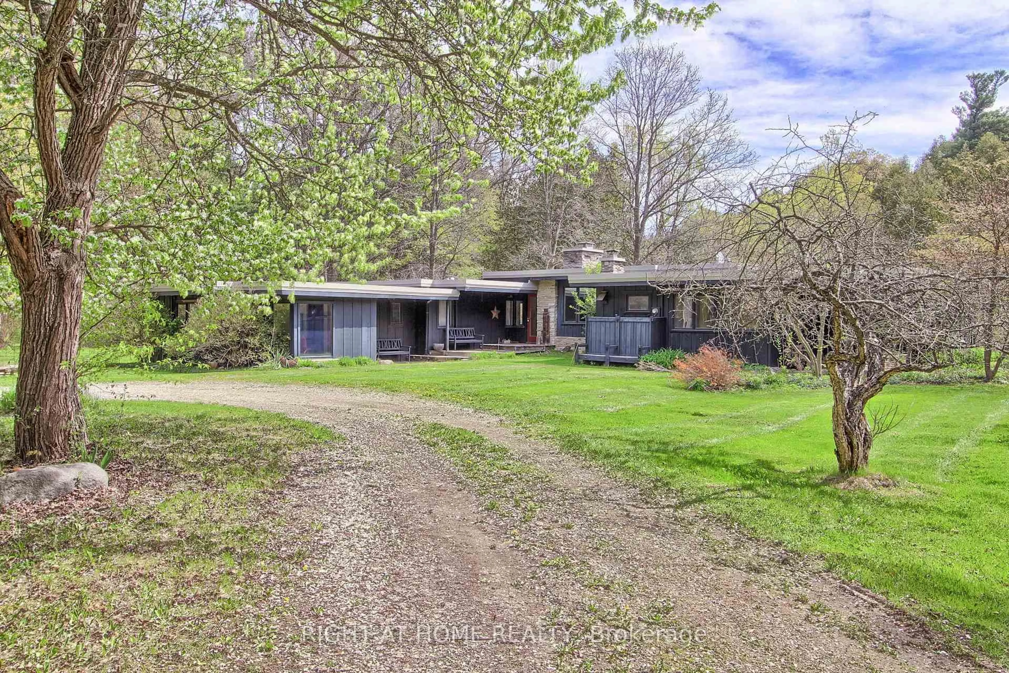 A pic from outside/outdoor area/front of a property/back of a property/a pic from drone, unknown for 115 Valley Rd, Vaughan Ontario L0J 1C0