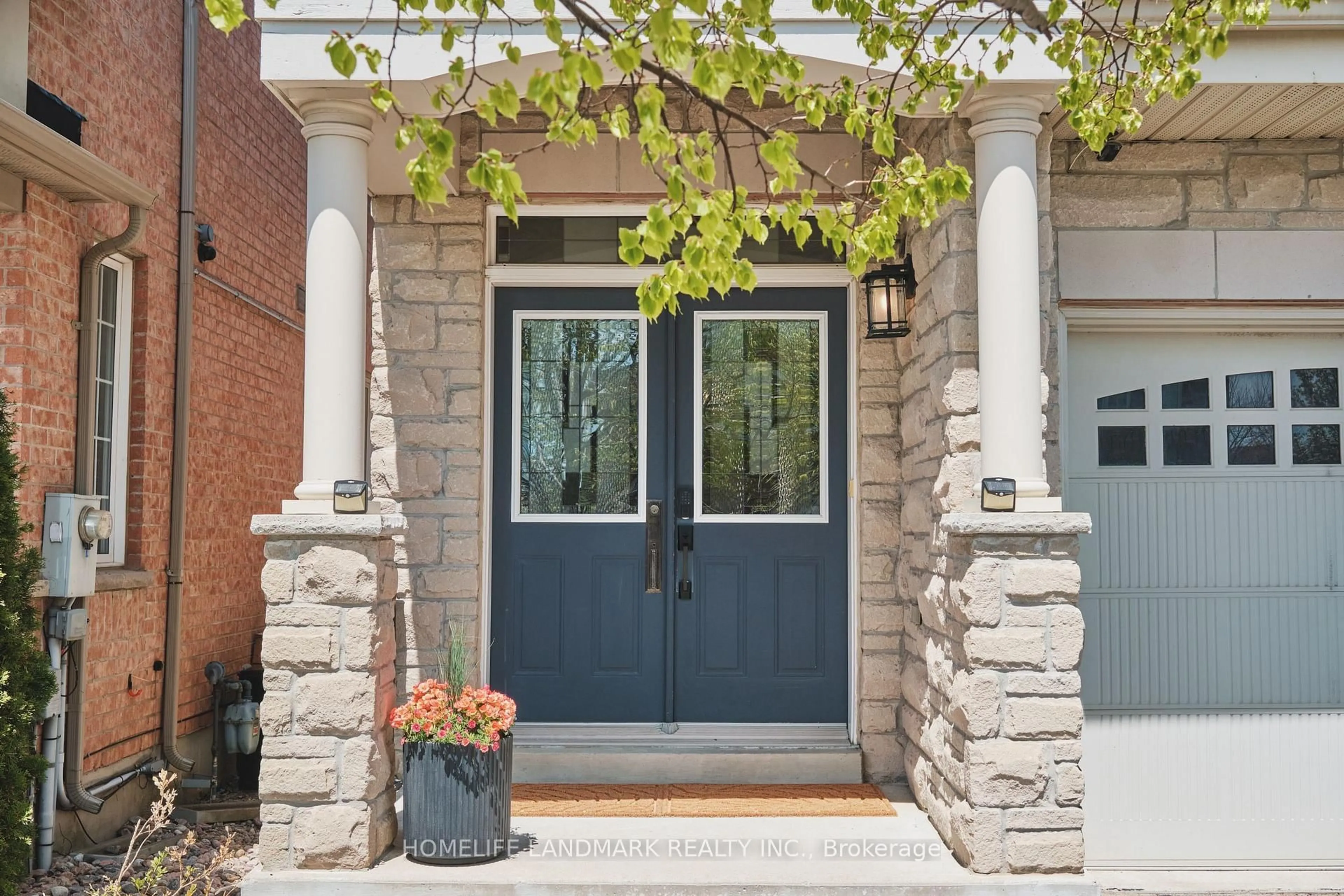 Indoor entryway for 50 Carrier Cres, Vaughan Ontario L6A 0T8