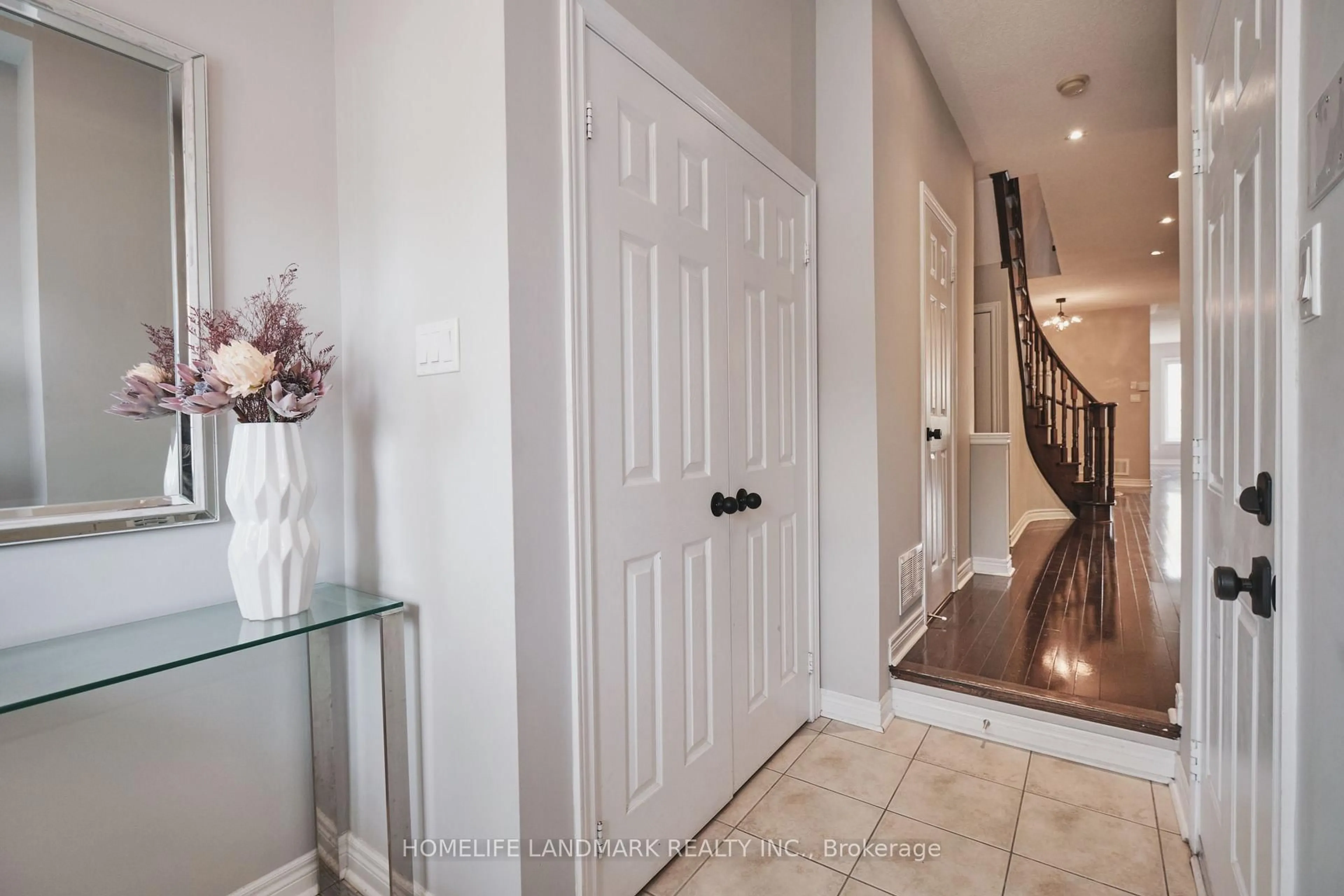 Indoor entryway for 50 Carrier Cres, Vaughan Ontario L6A 0T8