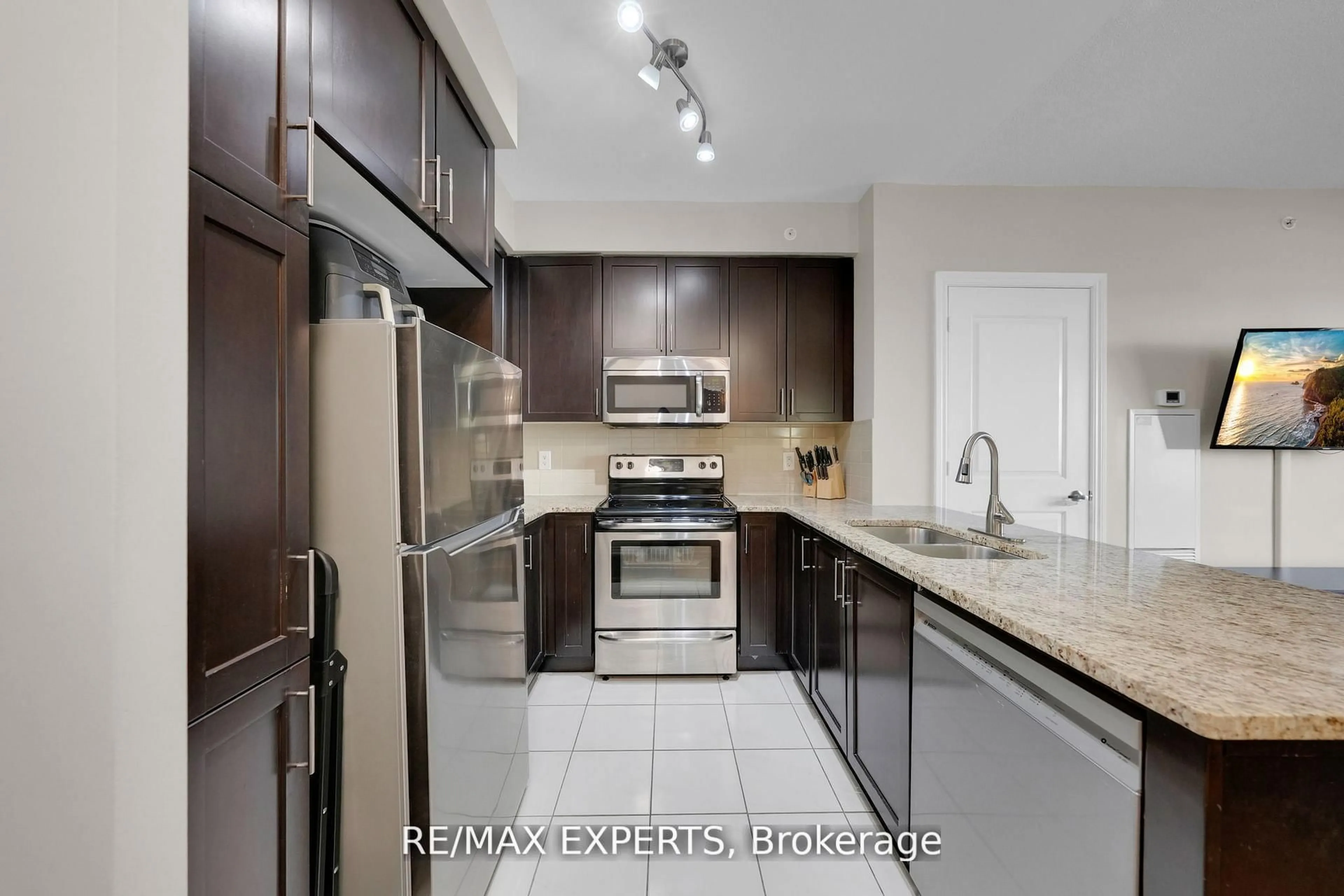 Standard kitchen, unknown for 9255 Jane St #701, Vaughan Ontario L6A 0K1