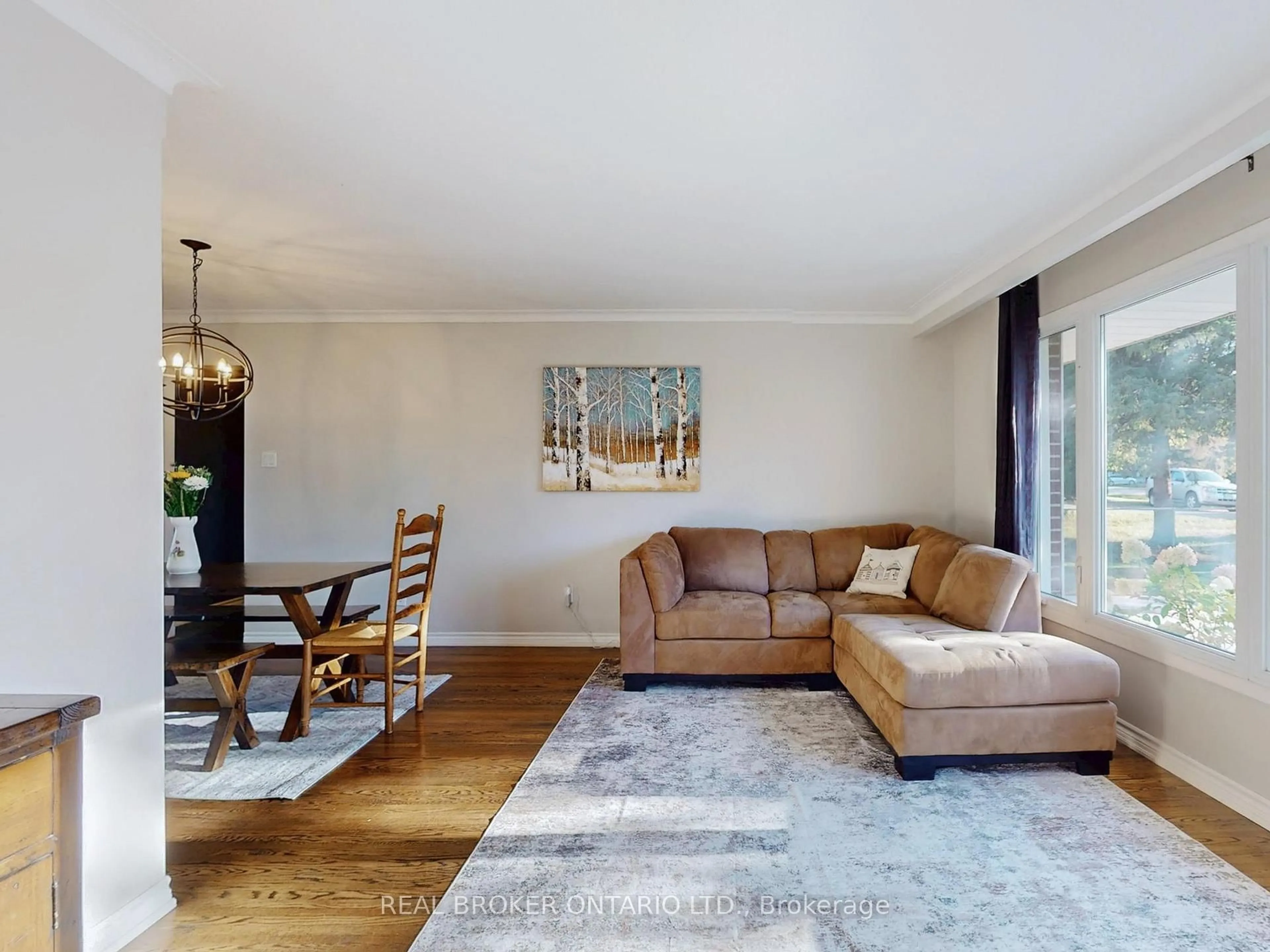 Living room with furniture, wood/laminate floor for 15 Jasmine Cres, Whitchurch-Stouffville Ontario L4A 7X4