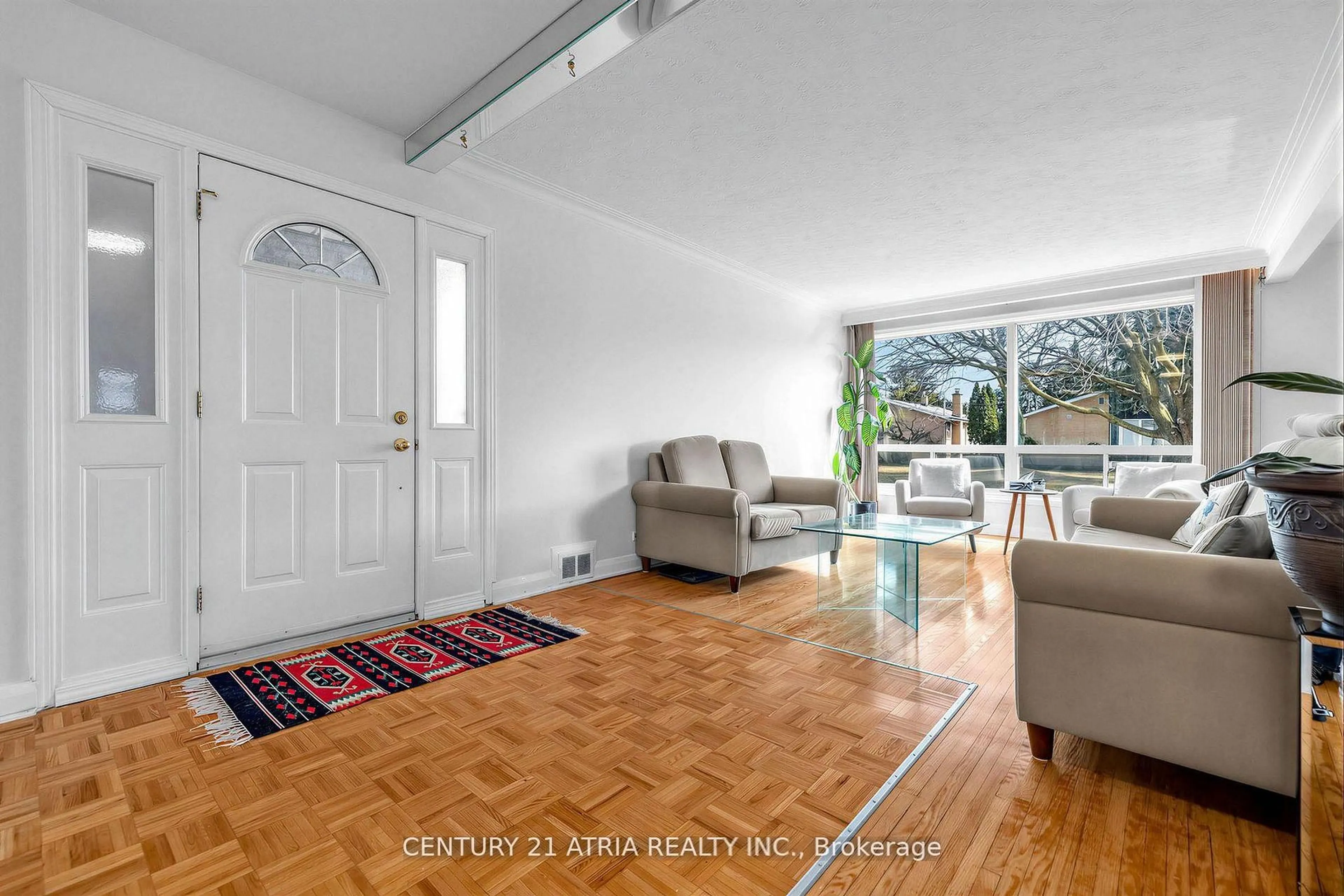 Living room with furniture, unknown for 7 Rockport Cres, Richmond Hill Ontario L4C 2L5