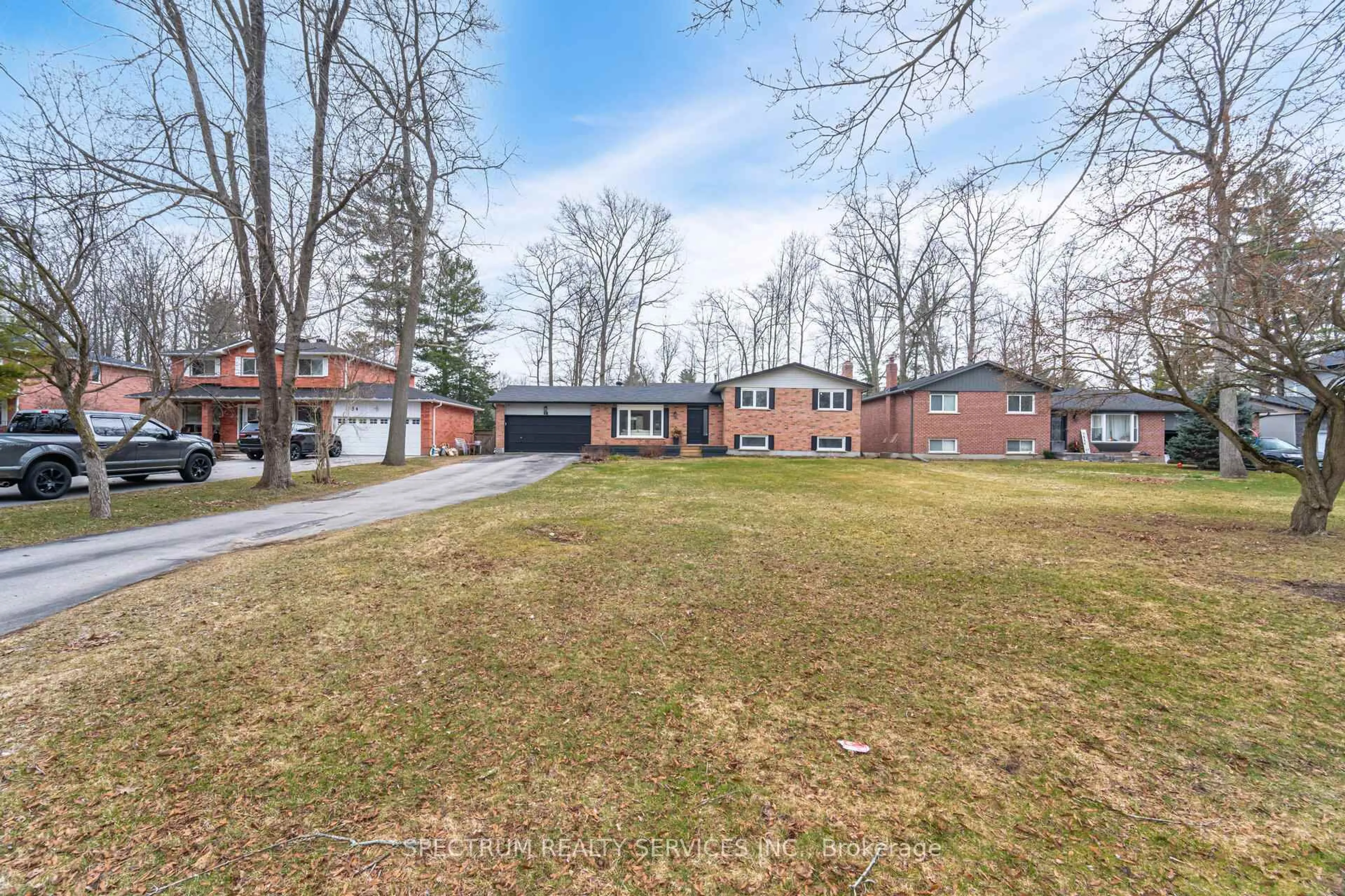 A pic from outside/outdoor area/front of a property/back of a property/a pic from drone, street for 52 French Cres, East Gwillimbury Ontario L9N 1J9