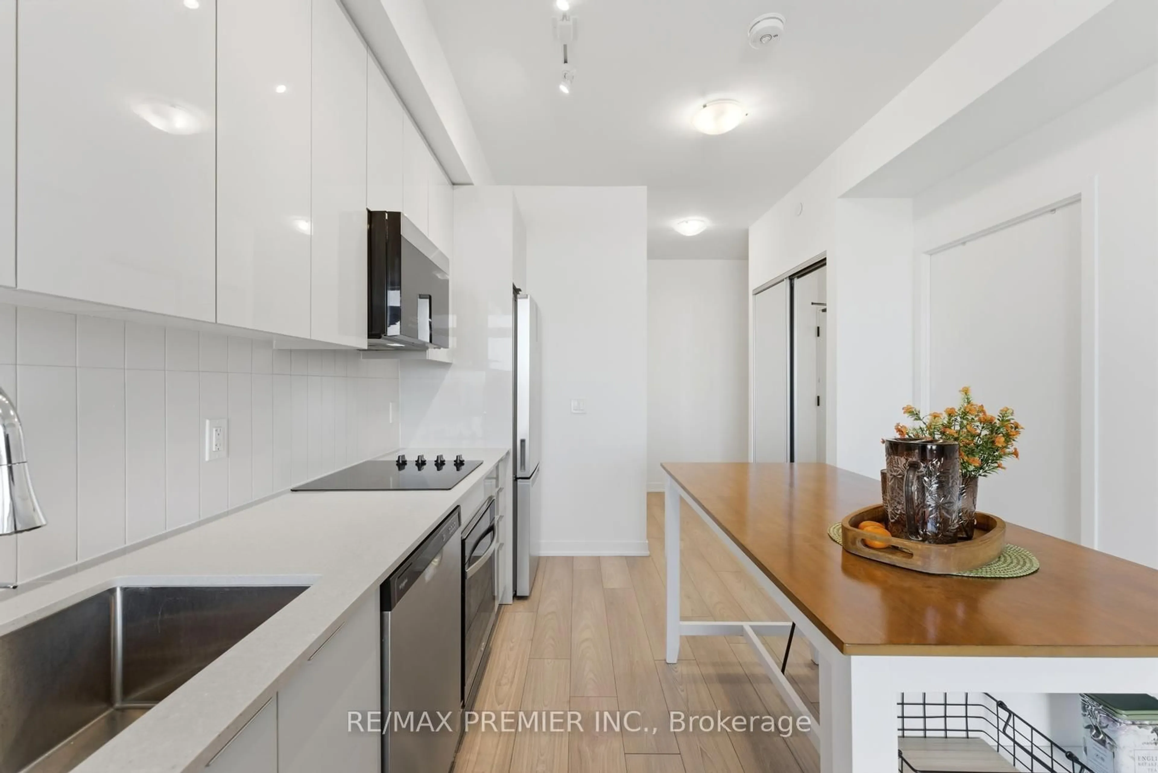 Unknown for 10 Abeja St #1512, Vaughan Ontario L4K 0R4