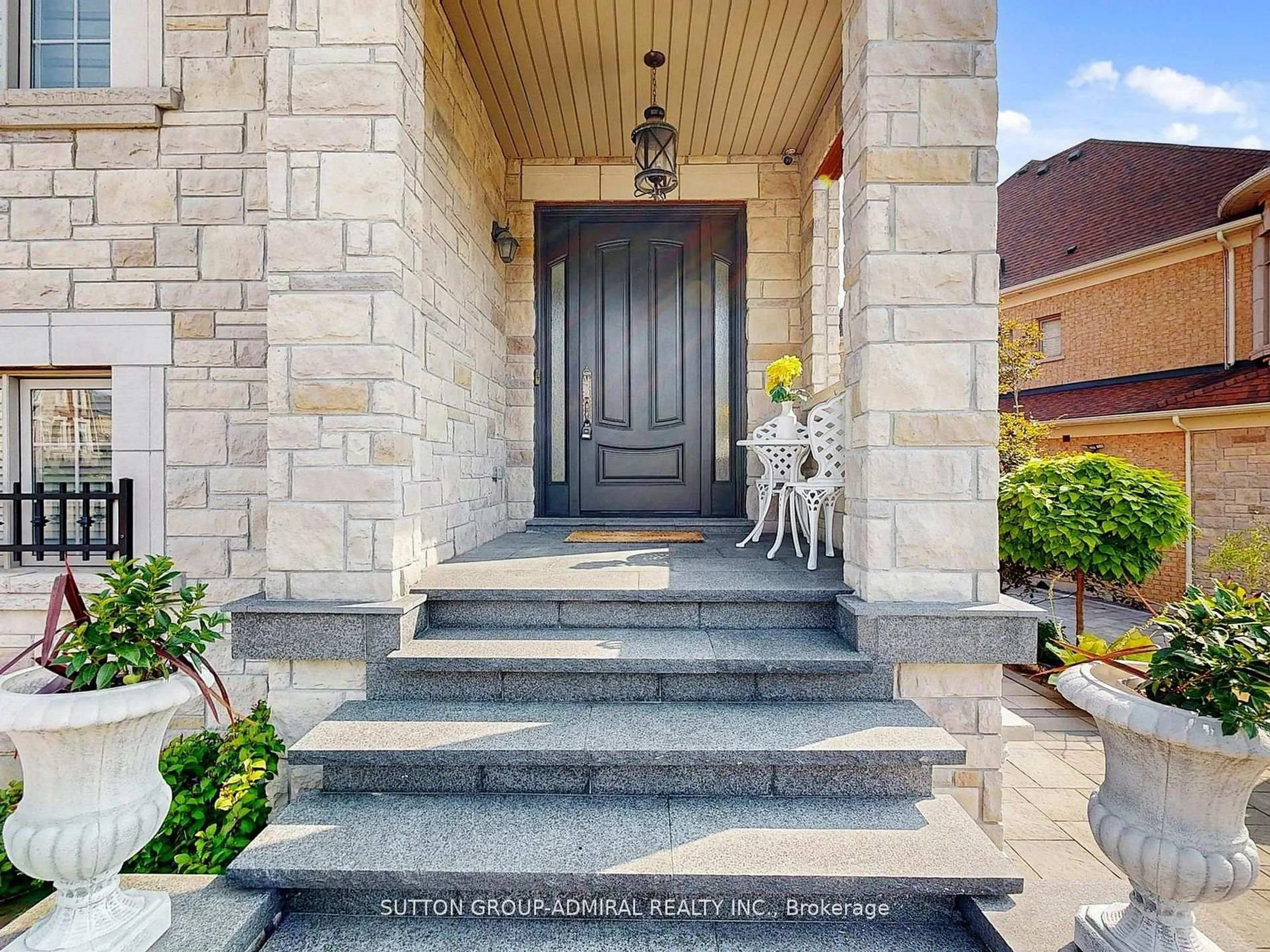 Indoor entryway for 109 Farrell Rd, Vaughan Ontario L6A 4W7