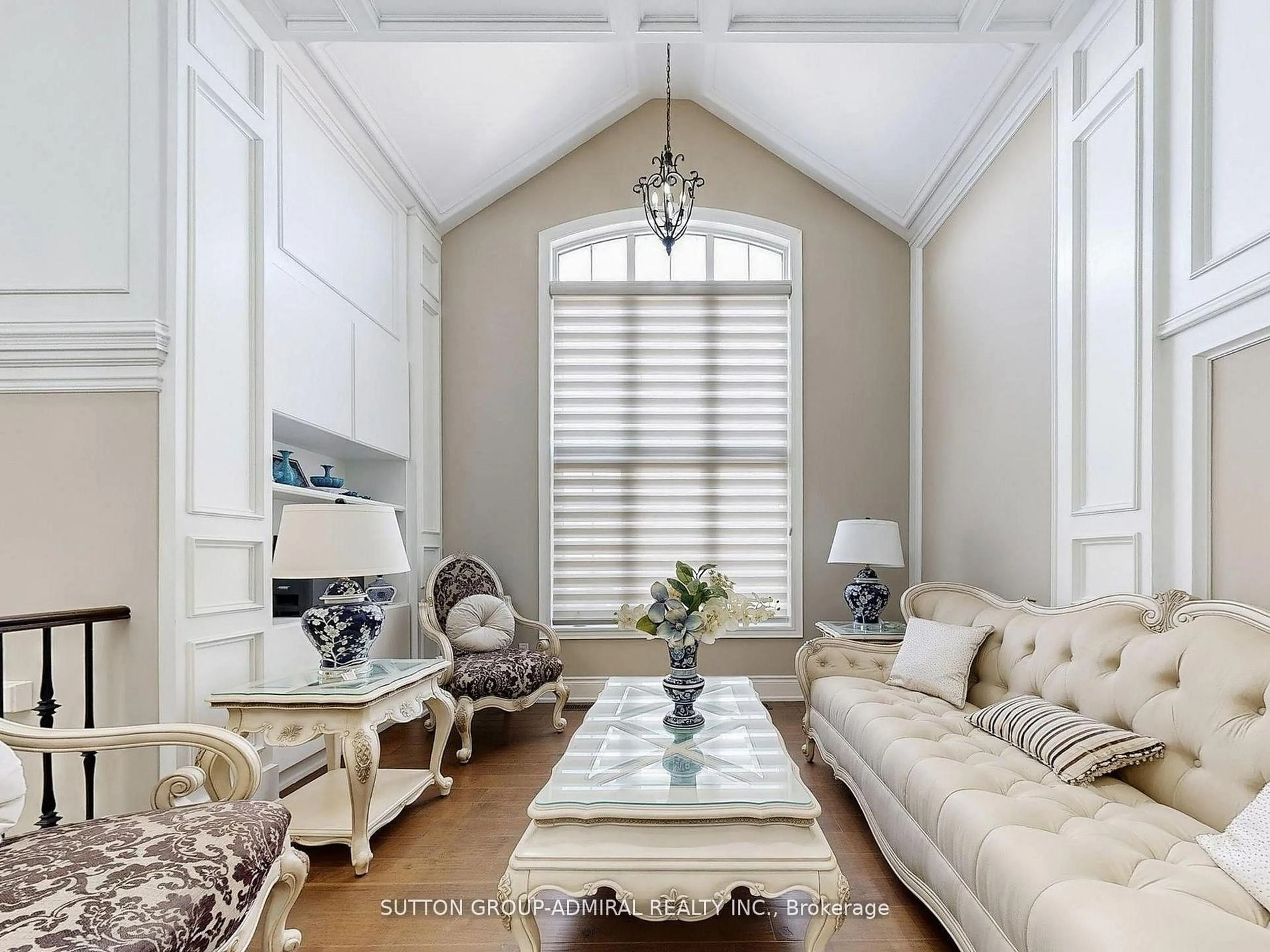 Living room with furniture, wood/laminate floor for 109 Farrell Rd, Vaughan Ontario L6A 4W7