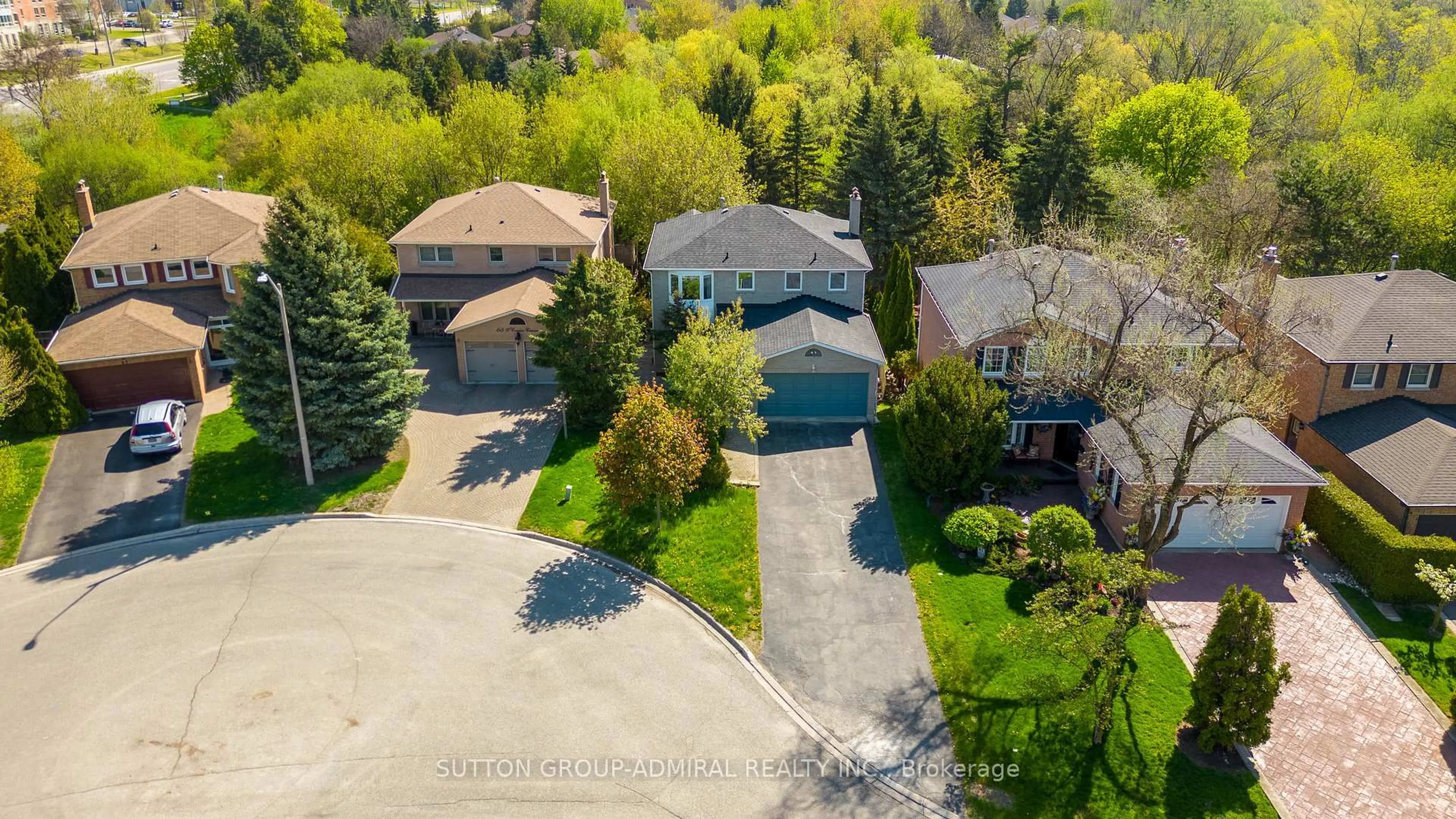 A pic from outside/outdoor area/front of a property/back of a property/a pic from drone, street for 63 O'connor Cres, Richmond Hill Ontario L4C 7P8
