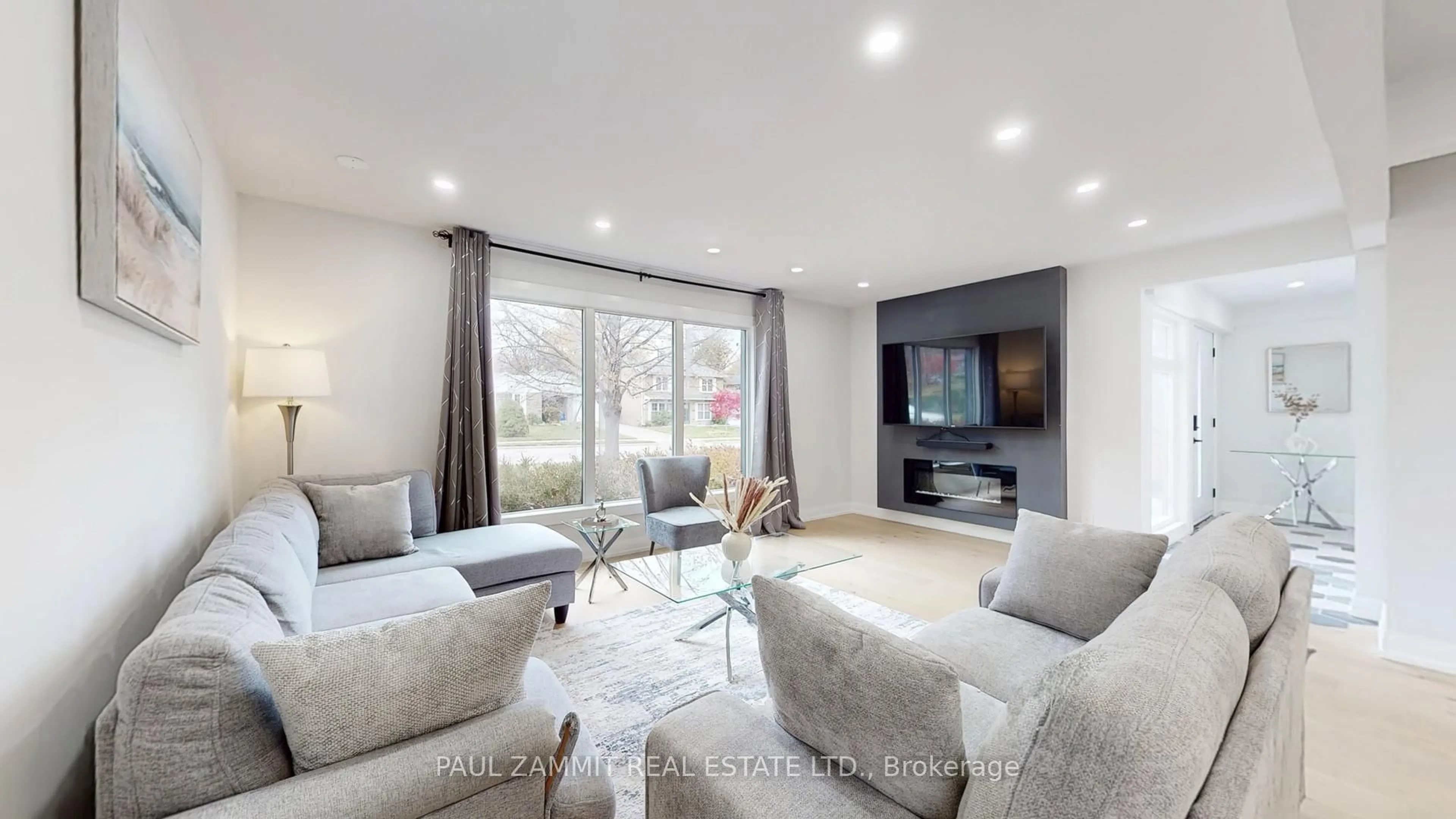 Living room with furniture, unknown for 31 Henderson Ave, Markham Ontario L3T 2K5